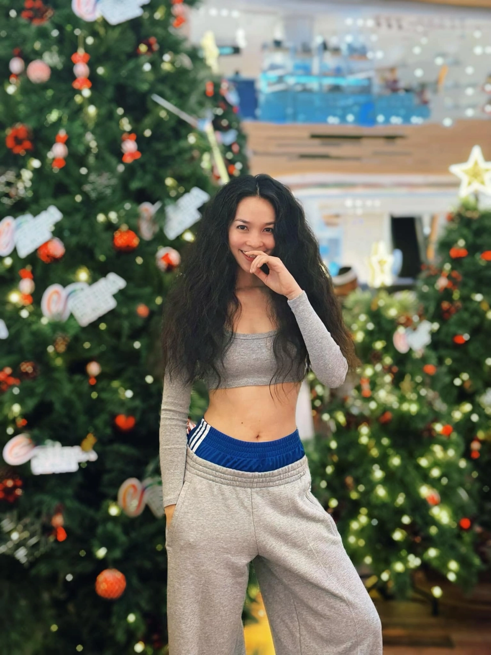 Hình ảnh đầy cảm xúc canh bản lời bài hát con nợ mẹ Hiền Thục