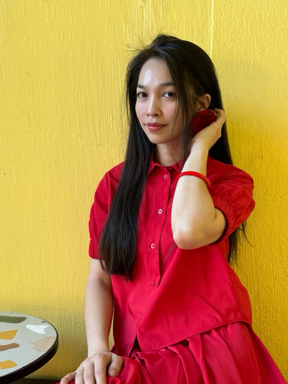 Khung hình cảm động từ ca khúc Con nợ mẹ Hiền Thục