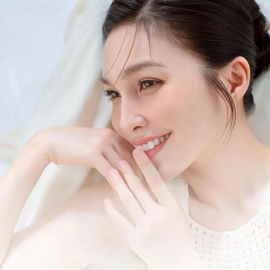 Ánh mắt trầm tư trong ca khúc thiên giáng Hiền Thục Nam