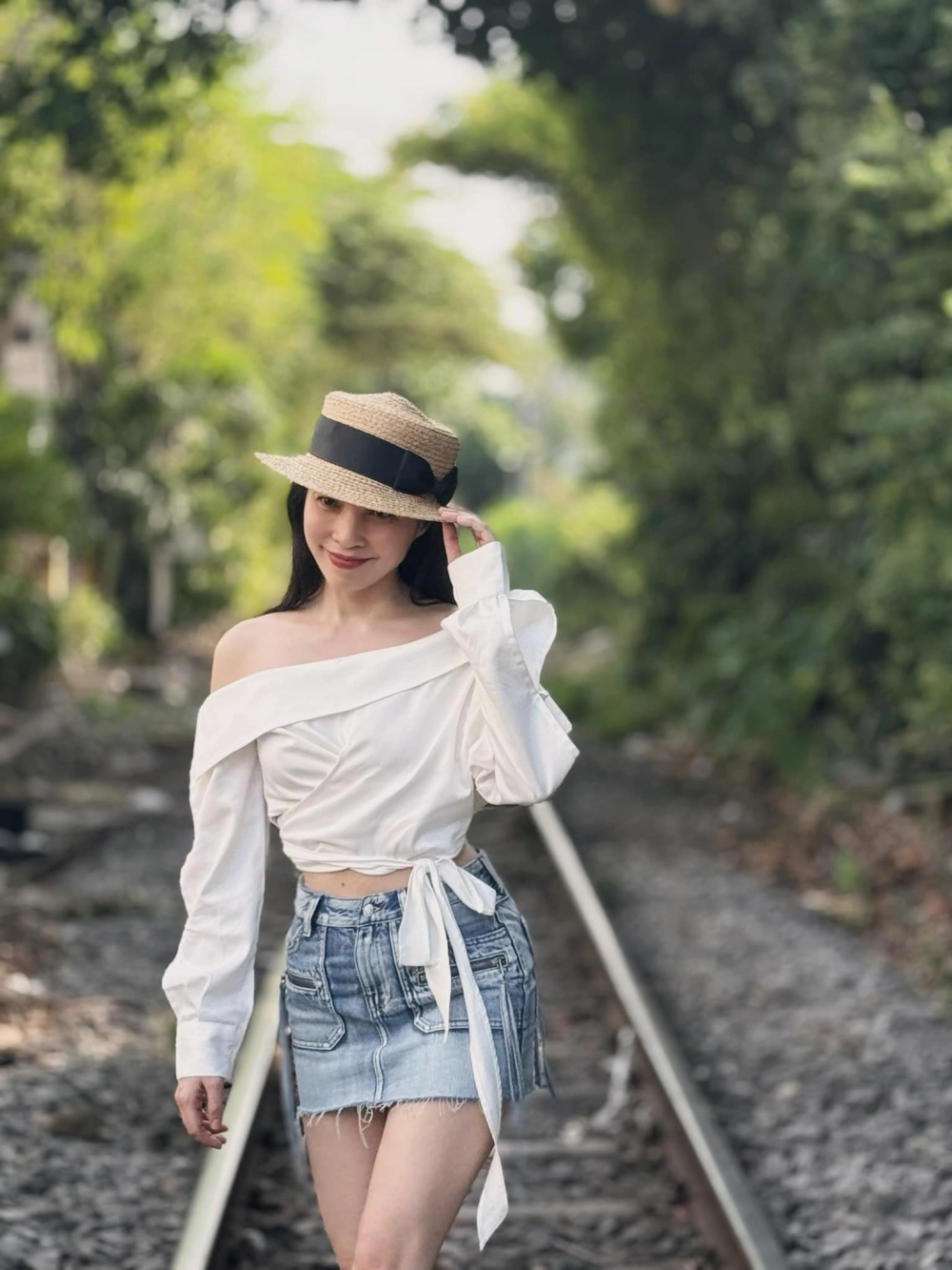 Hình ảnh đầy cảm xúc canh bản lời bài hát con nợ mẹ Hiền Thục