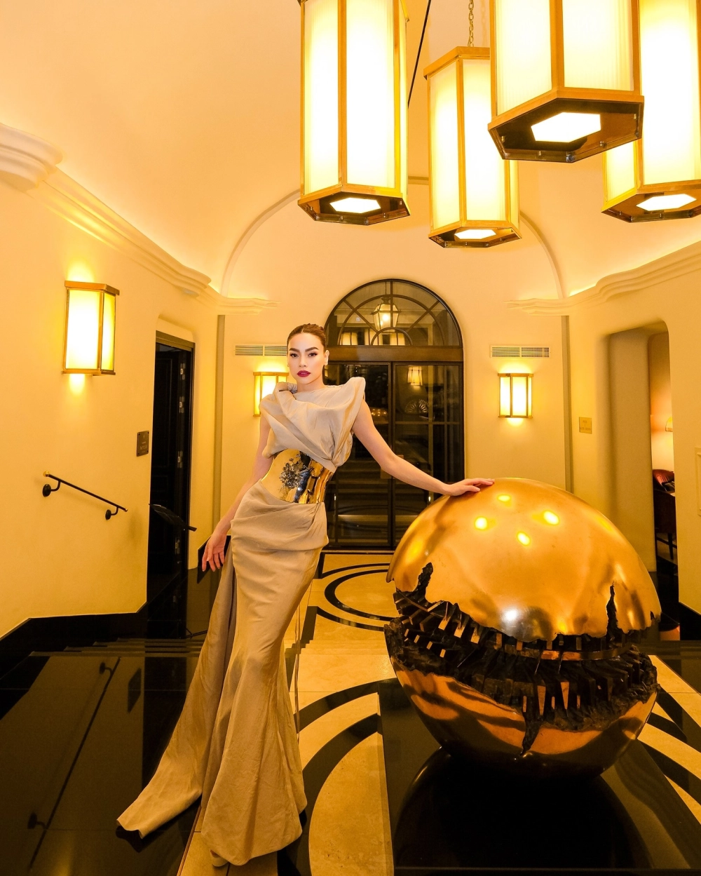 Phong cách thời trang nổi bật với Hồ Ngọc Hà Gucci