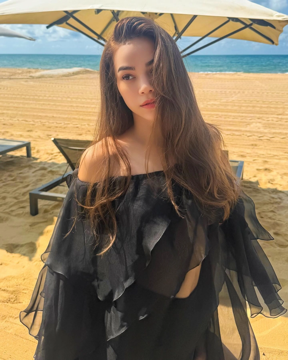 Ảnh biểu diễn đầy cảm xúc từ bài hát Hồ Ngọc Hà