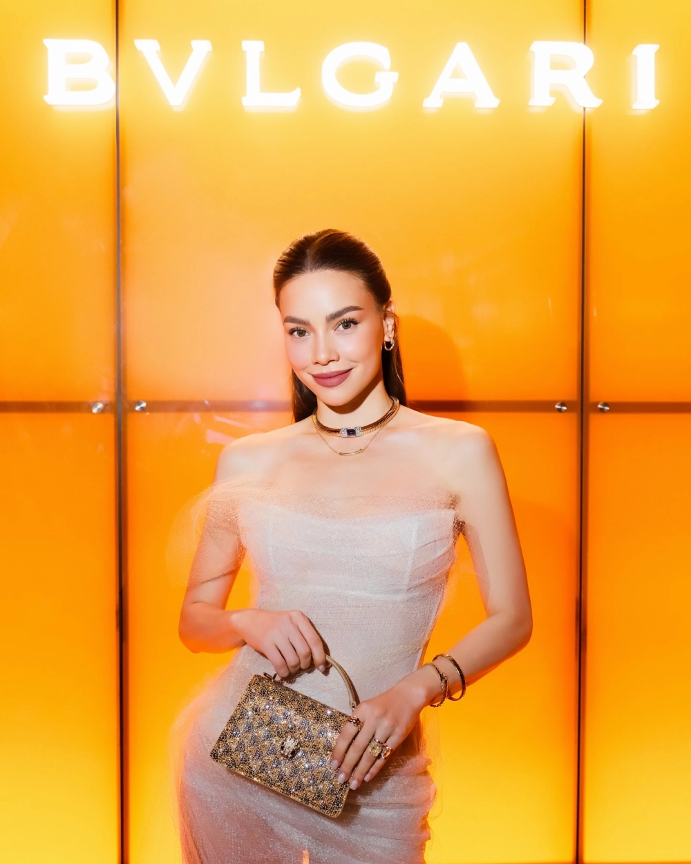 Visual nổi bật, thần sắc cuốn hút của Hồ Ngọc Hà