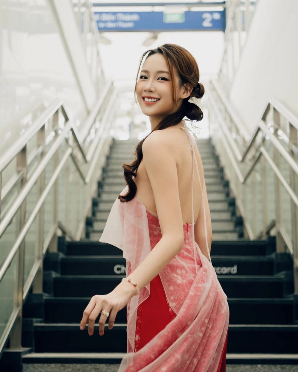 Cô sinh viên xinh đẹp Bảo Ngọc đi thi hoa hậu và làm nên chuyện