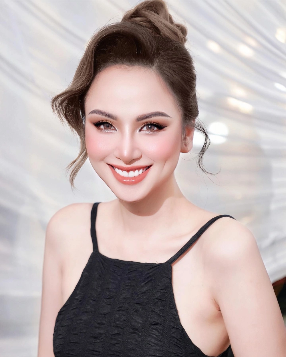 Hình ảnh lộng lẫy gây nhầm tên hoa hậu Diêm Hương