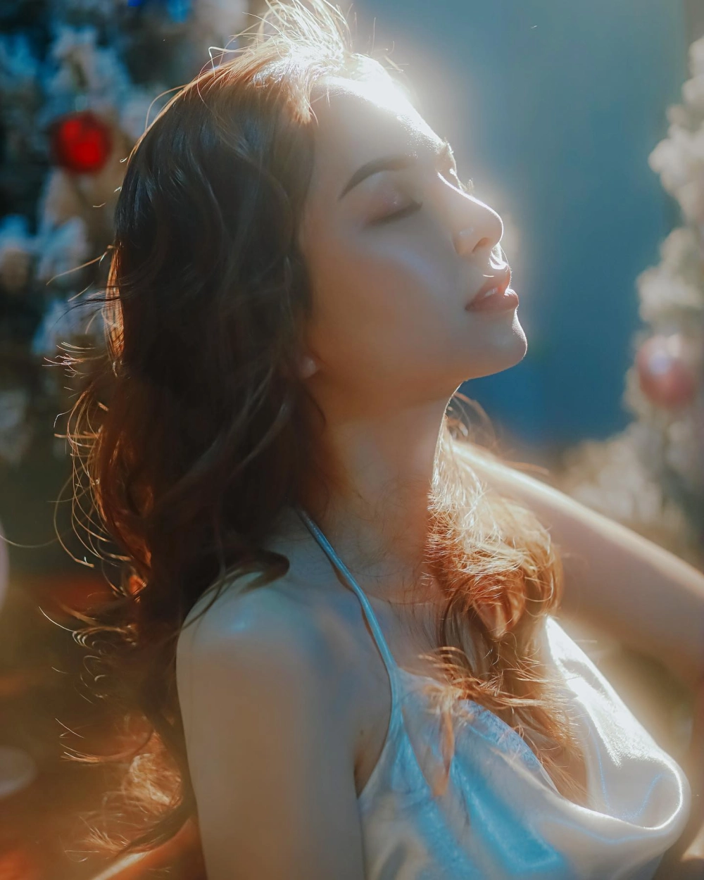 Ảnh full body làm rõ chiều cao hoa hậu Diễm Hương