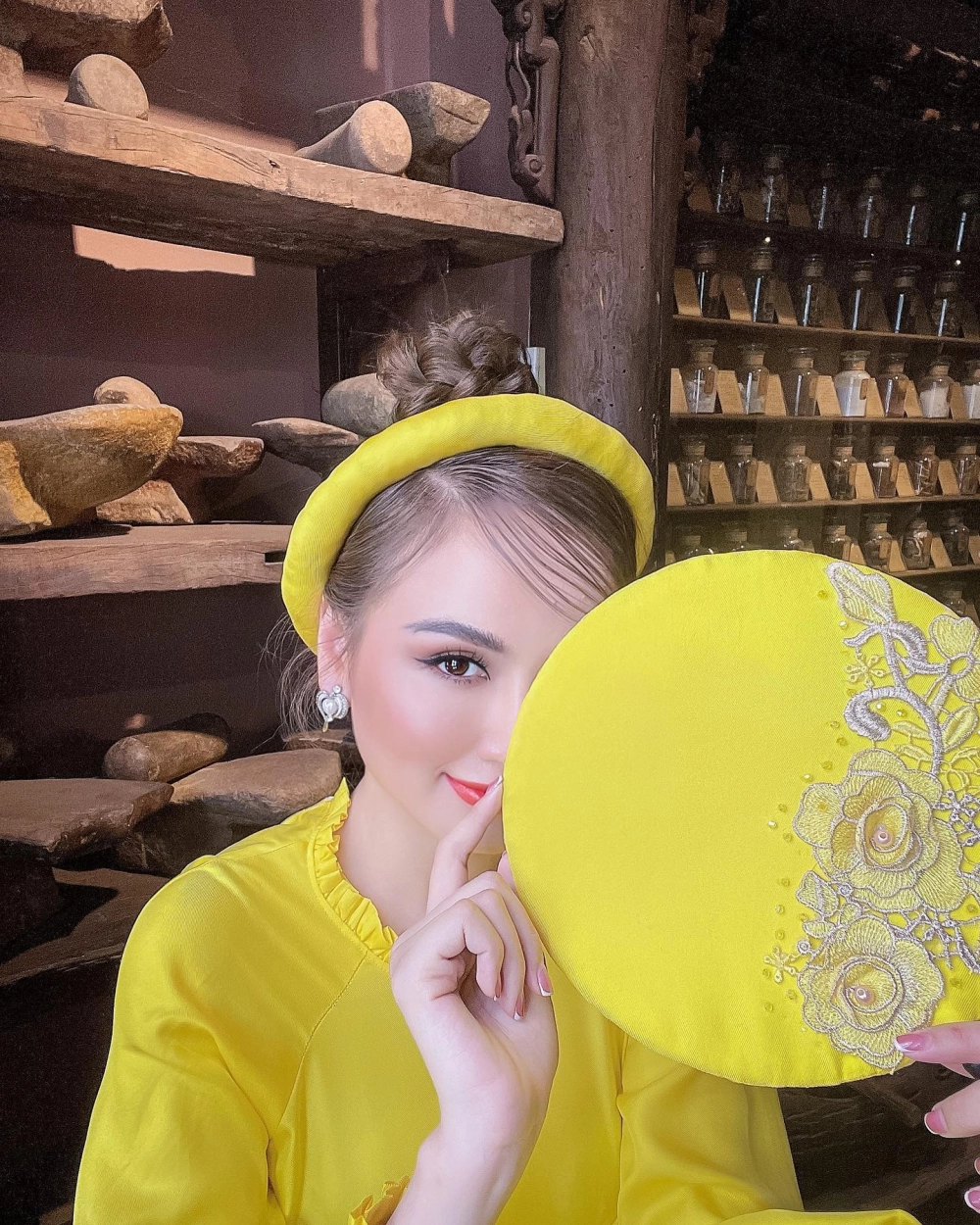 Ảnh cưới bất ngờ trong thông tin hoa hậu Diễm Hương kết hôn lần 3