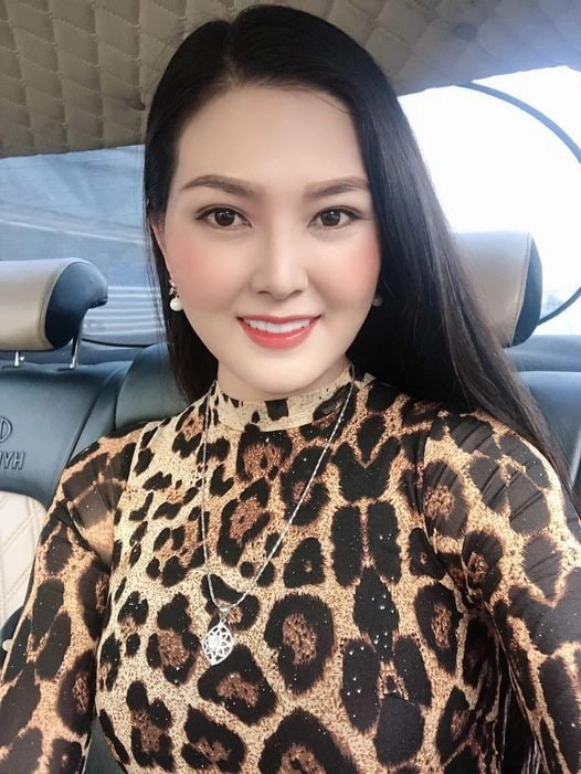 Hoa hậu Kim Thoa hát nhạc trữ tình đầy sâu sắc