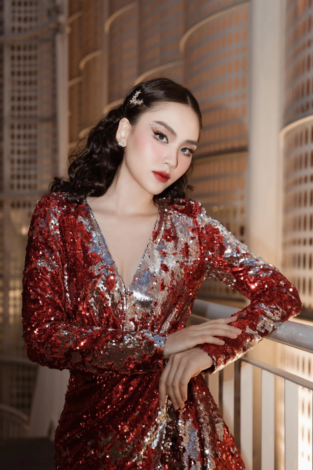 Tin đồn hoa hậu Mai Phương bán vương miện thực hư ra sao?