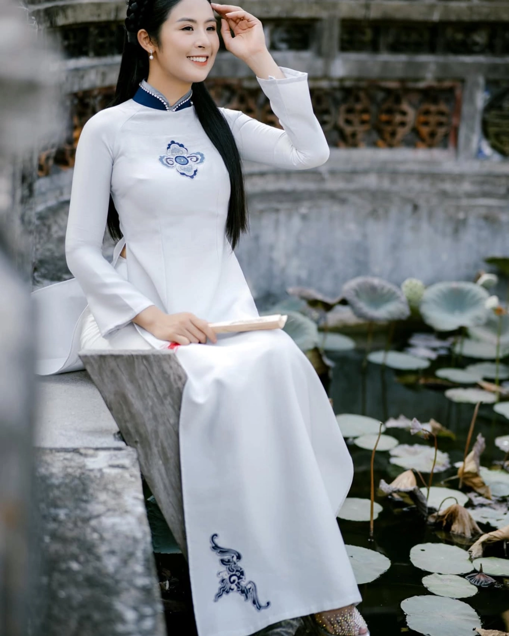 Nụ cười hiền hậu của hoa hâu Ngọc Hân khiến ai cũng mến