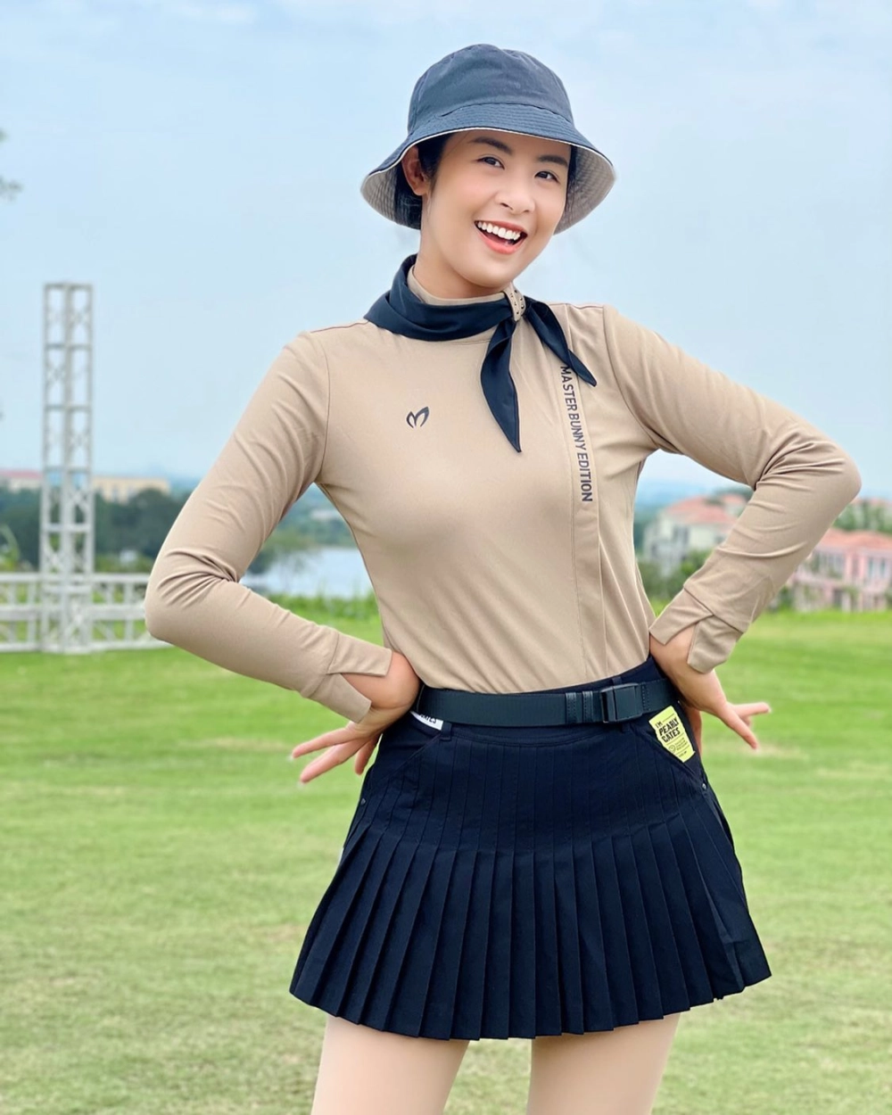 Nụ cười hiền hậu của hoa hâu Ngọc Hân khiến ai cũng mến