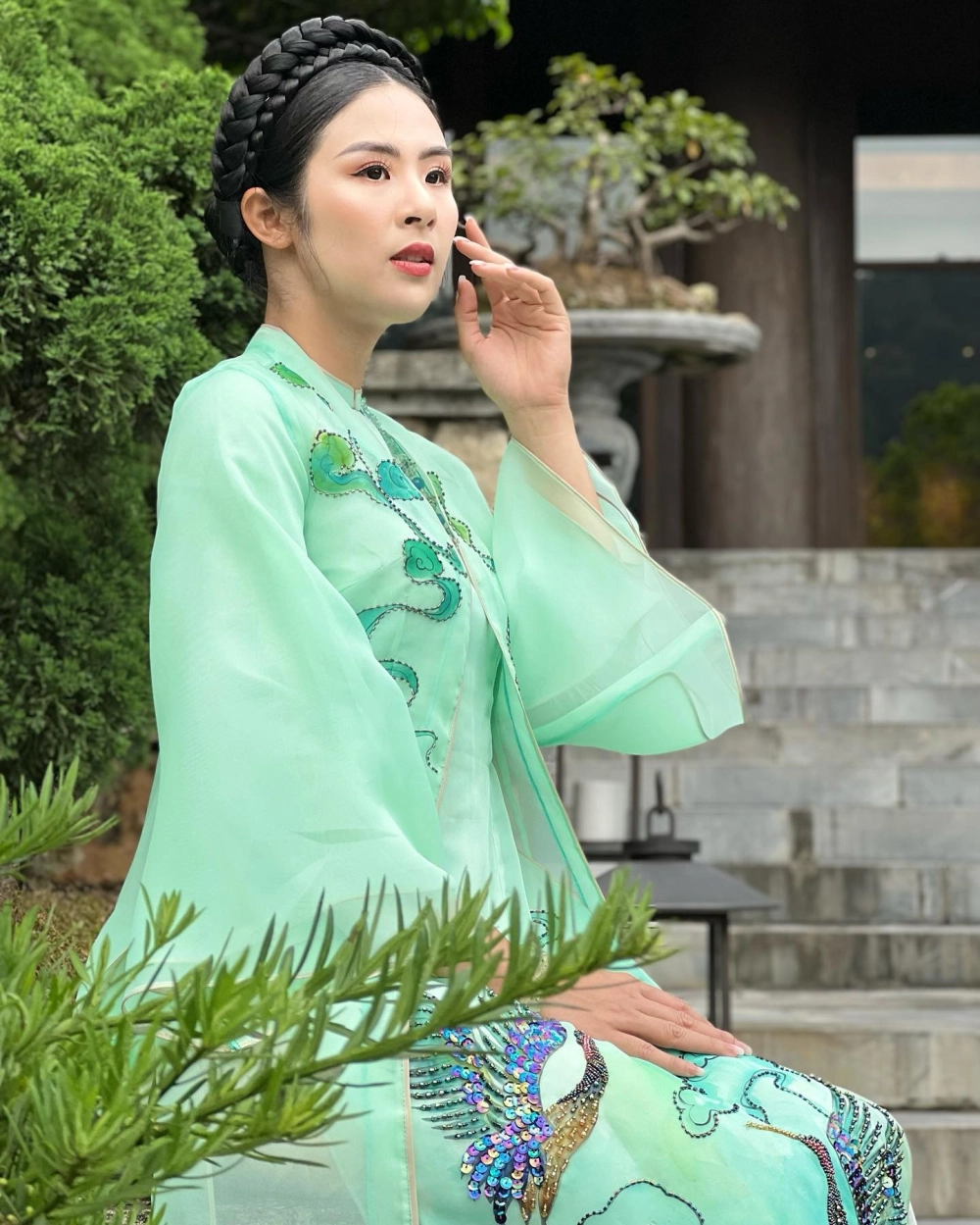 Chi tiết truyền thống từ áo dài hoa hậu Ngọc Hân