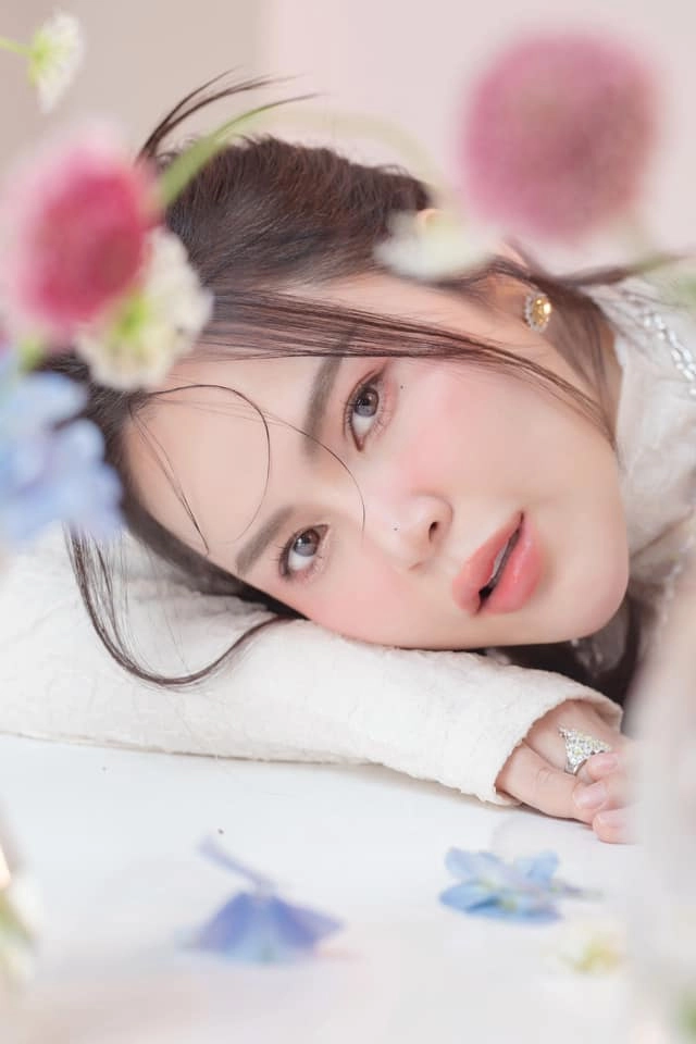 Phản ứng về việc hoa hậu Phương Lê chế quốc ca lan truyền trên mạng