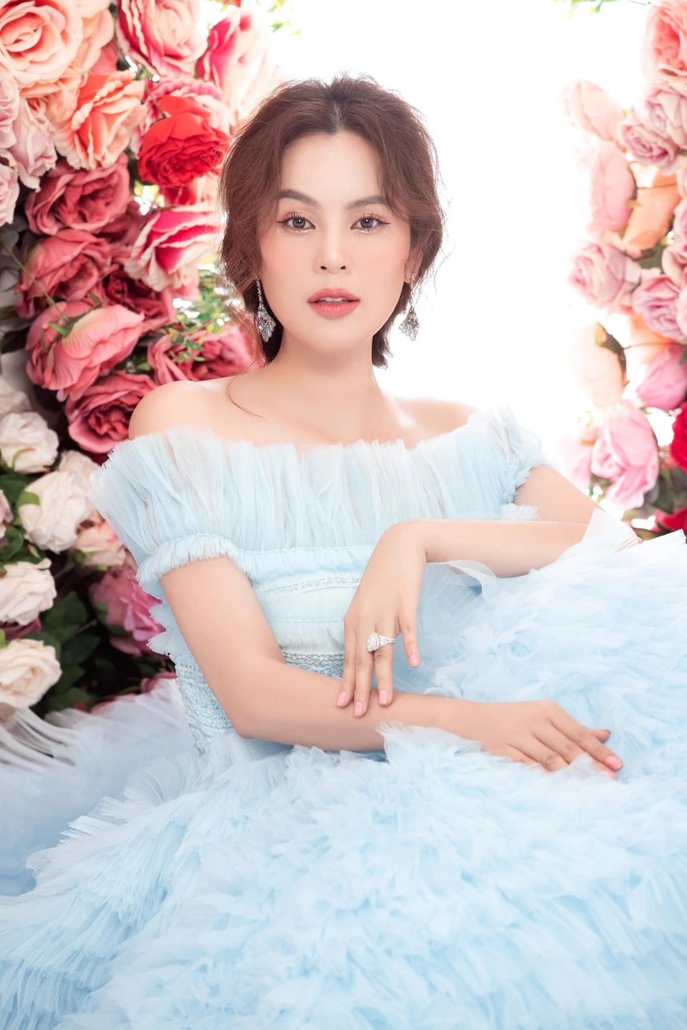 Clip hoa hậu Phương Lê hát chế quốc ca gây phẫn nộ cộng đồng