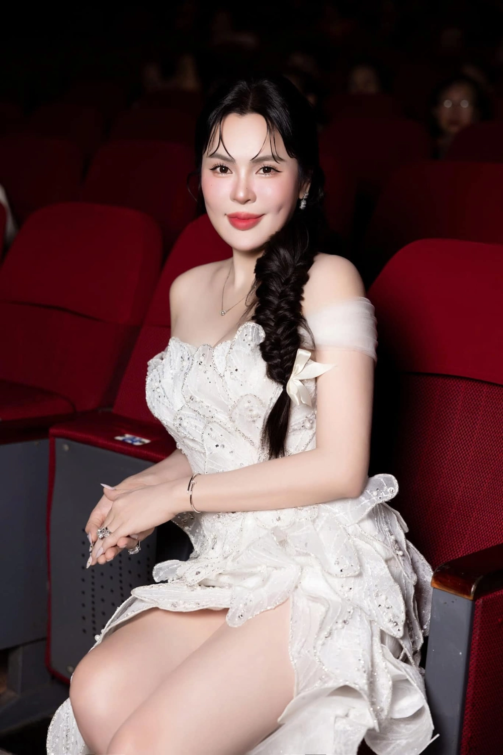 Dư luận phản ứng gay gắt trước hoa hậu Phương Lê nói tục