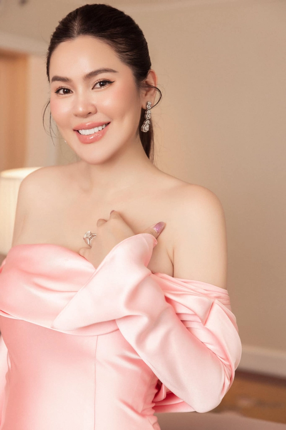 Hành trình đăng quang hoa hậu quý bà Phương Lê đầy ấn tượng