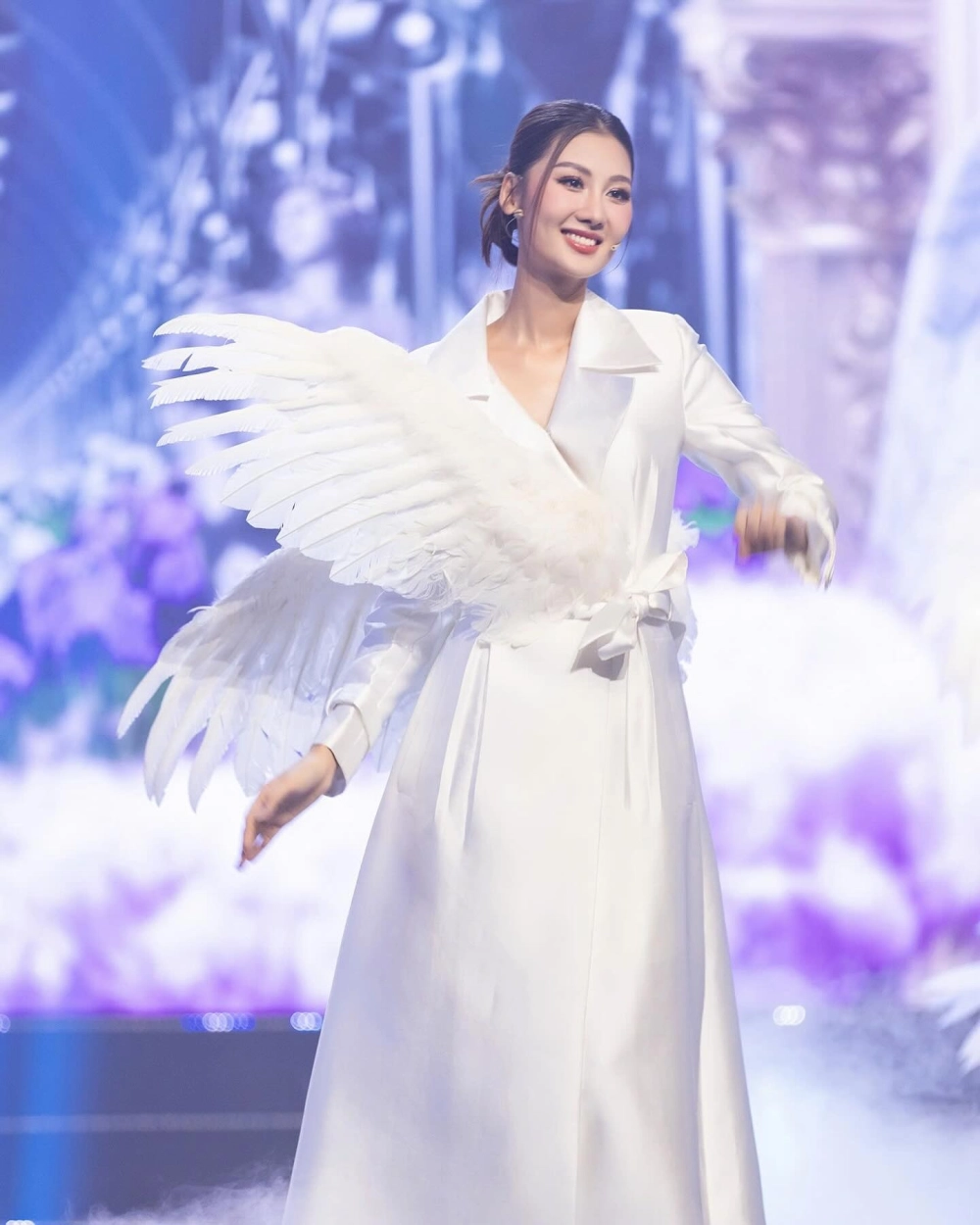 Fan săn lùng nơi hoa hậu Quế Anh ở đâu sau đăng quang