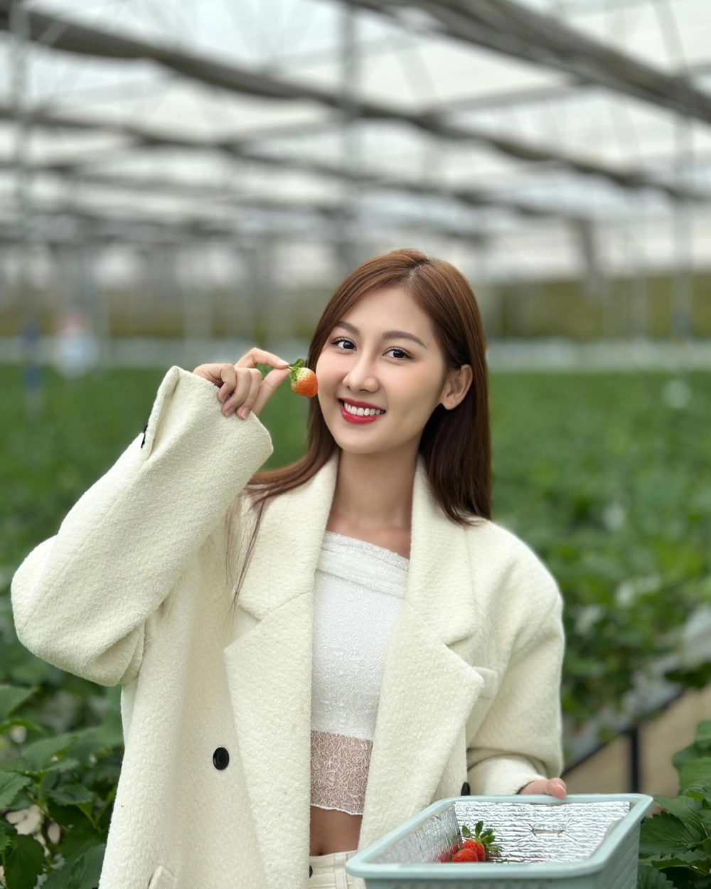 Clip gây sốt khi hoa hậu Quế Anh hát ngọt ngào