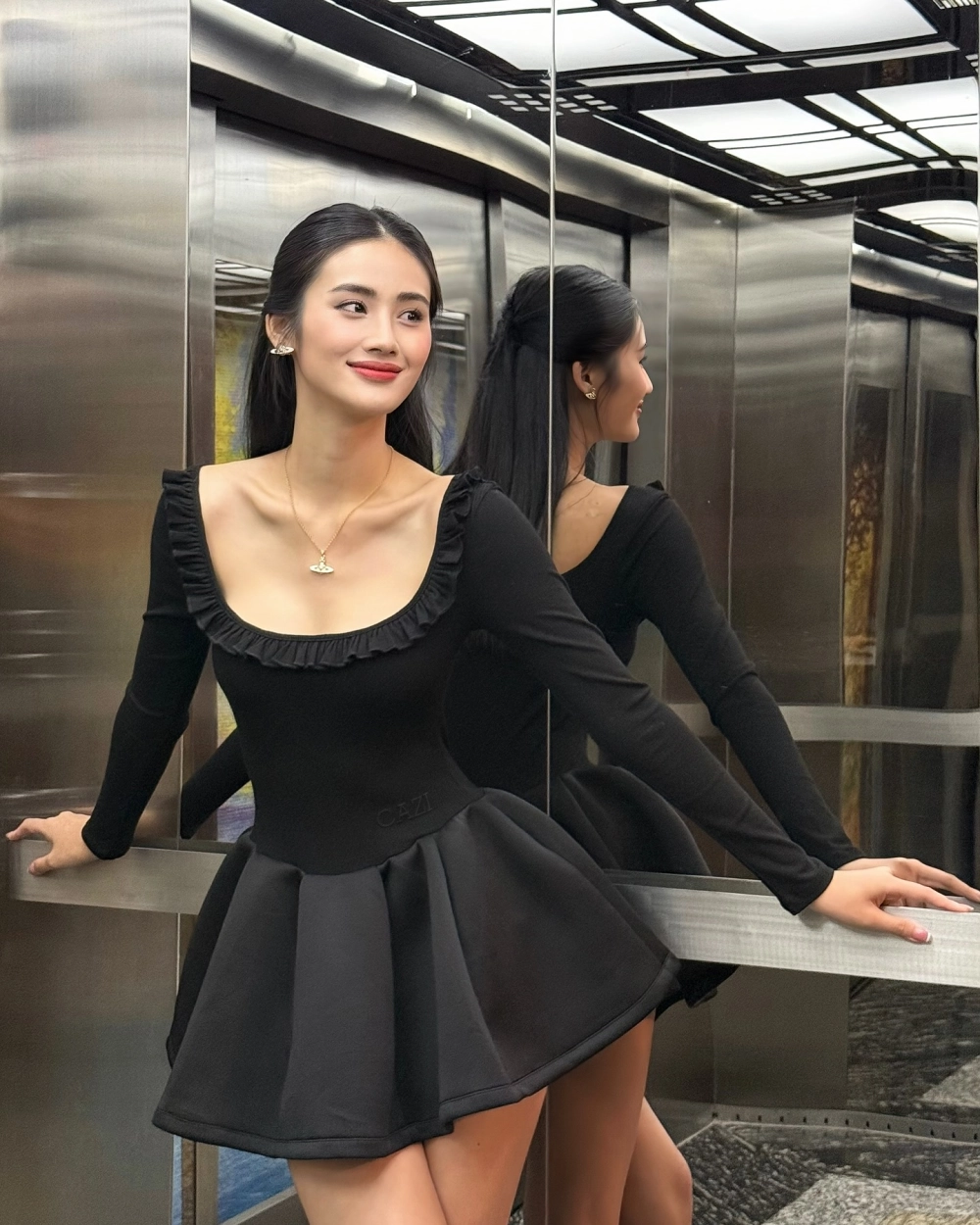 Clip hoa hậu Ý Nhi trả lời phỏng vấn khiến cộng đồng mạng chia sẻ rầm rộ