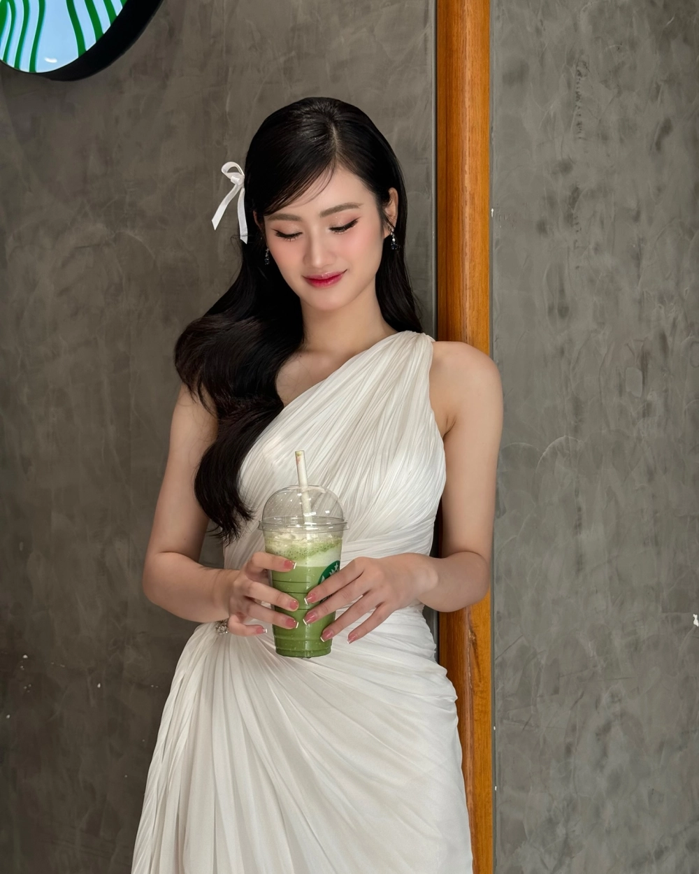 Tin đồn hoa hậu Ý Nhi bị tước vương miện khiến fan lo lắng