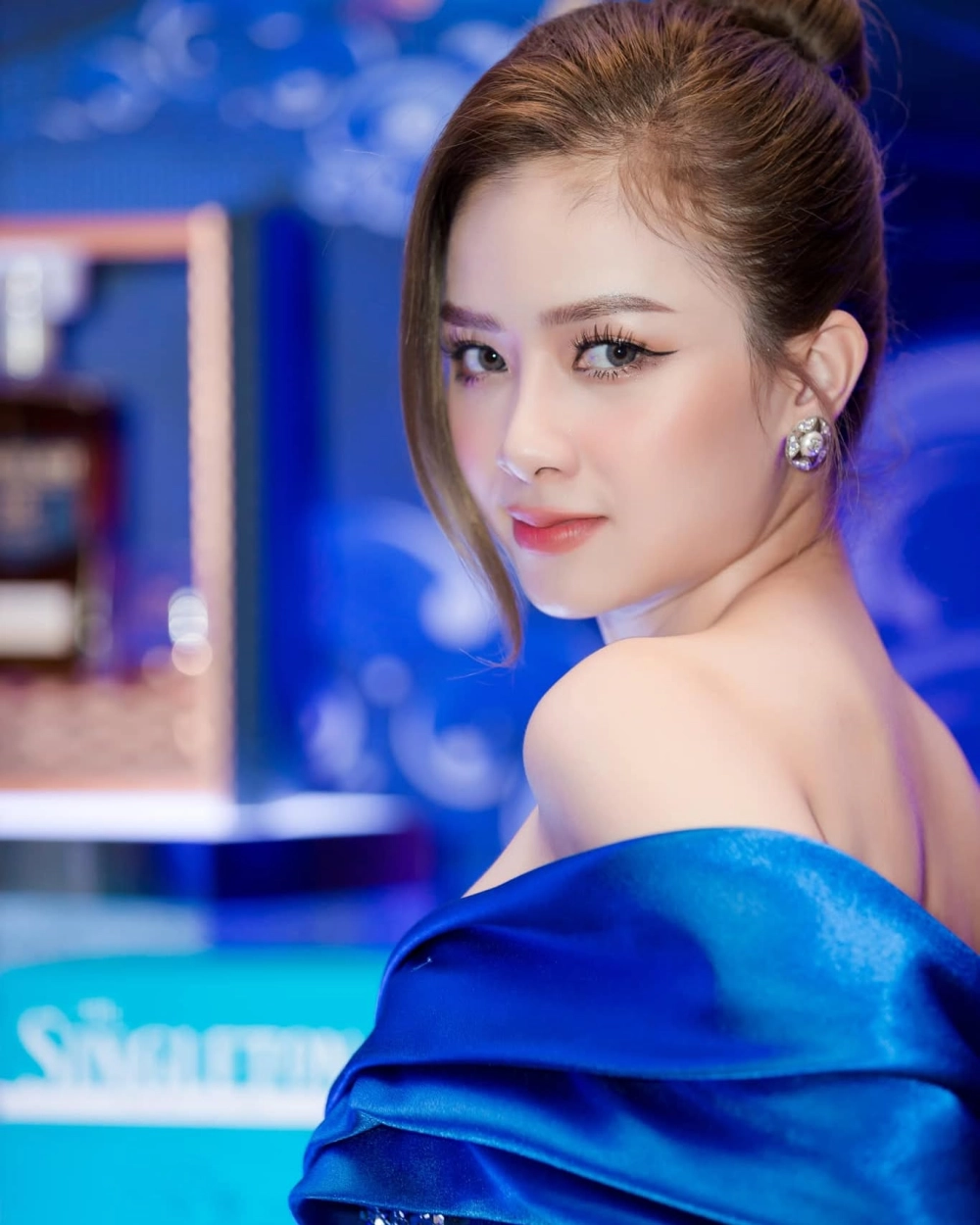 Khoảnh khắc buồn nhẹ từ Dương Hoàng Yến em một mình quen rồi