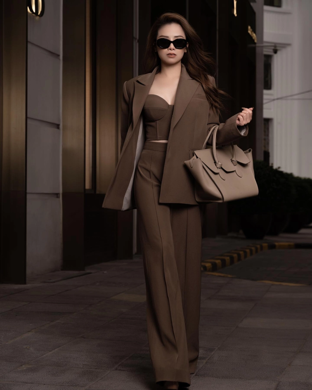 Ánh mắt melancolic cùng ca khúc không phải em đúng không Dương Hoàng Yến