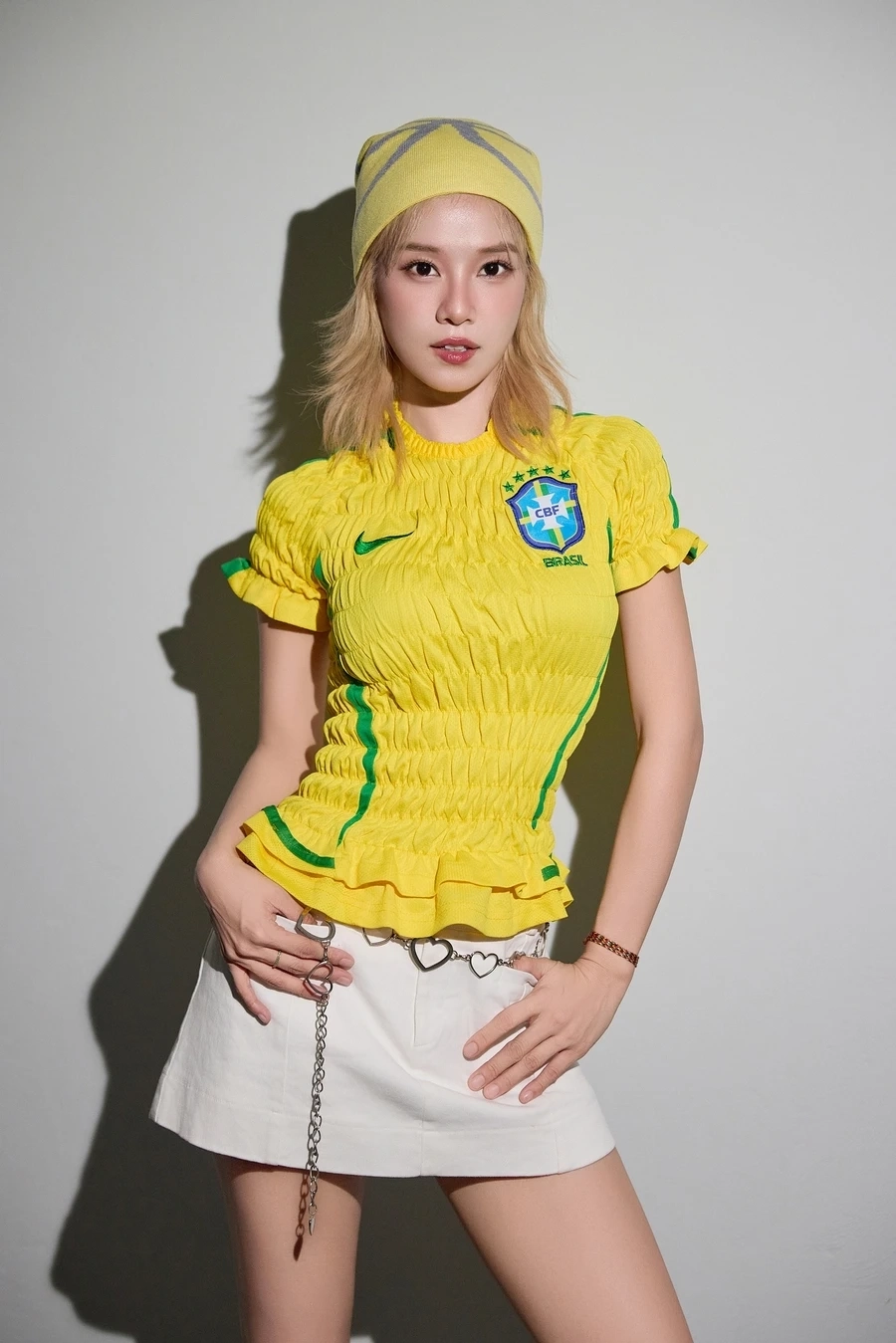 Visual ngọt ngào trong bản hit Hoàng Yến Chibi nụ hôn đánh rơi