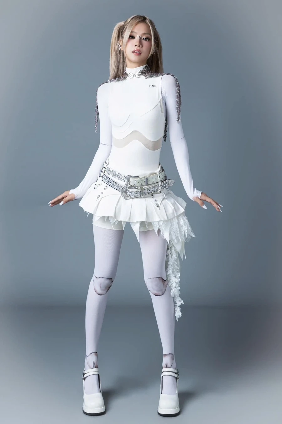 Ảnh hậu trường dịu dàng từ MV cảm ơn anh Hoàng Yến Chibi