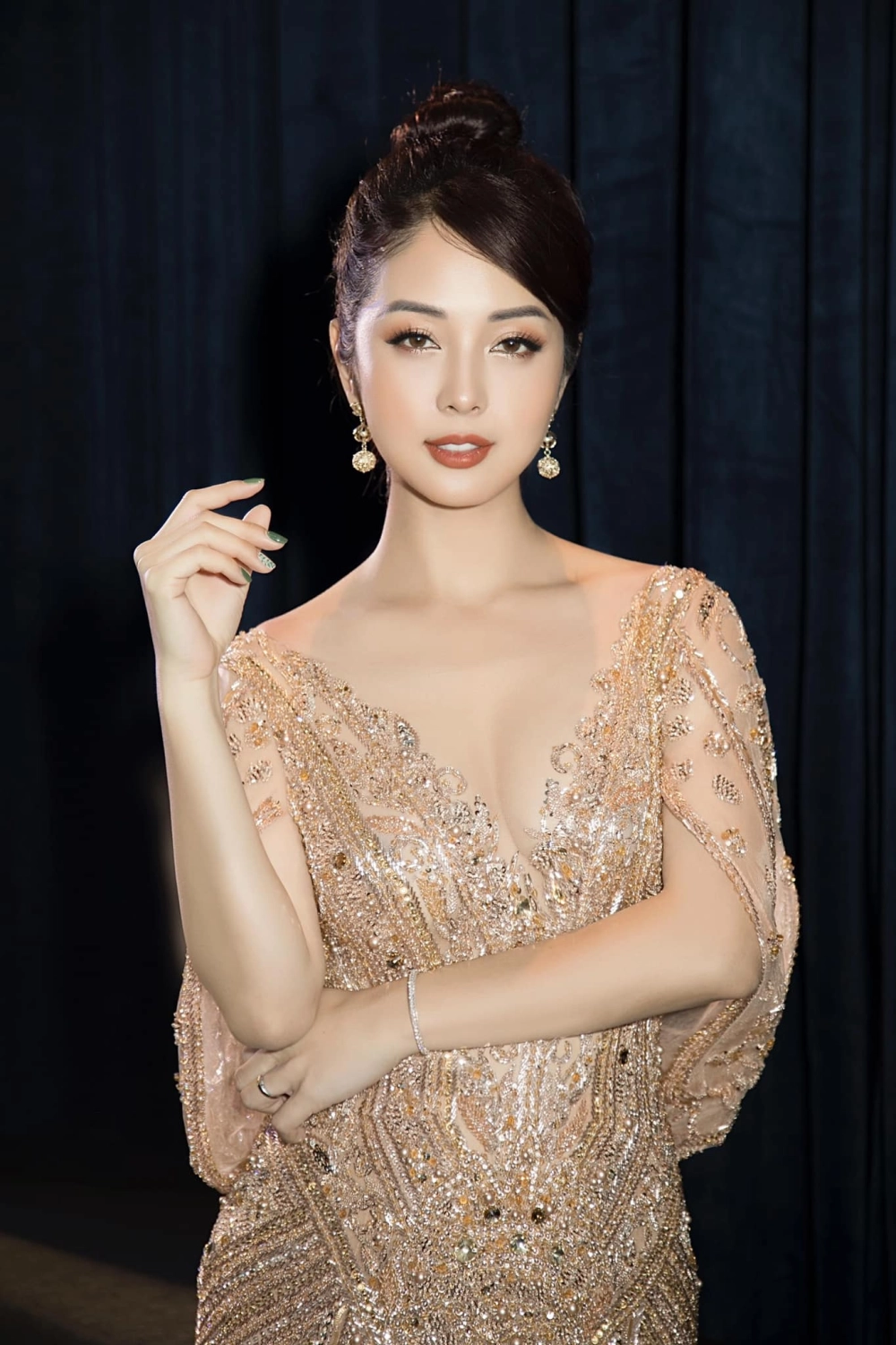 Ảnh ngọt ngào bên chồng mới của Jennifer Phạm