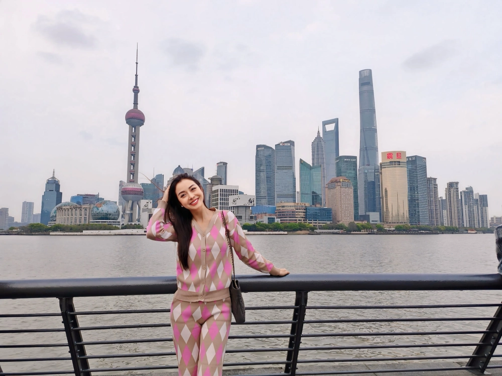 Vẻ đẹp quý phái của Pham Jennifer nổi bật tại sự kiện