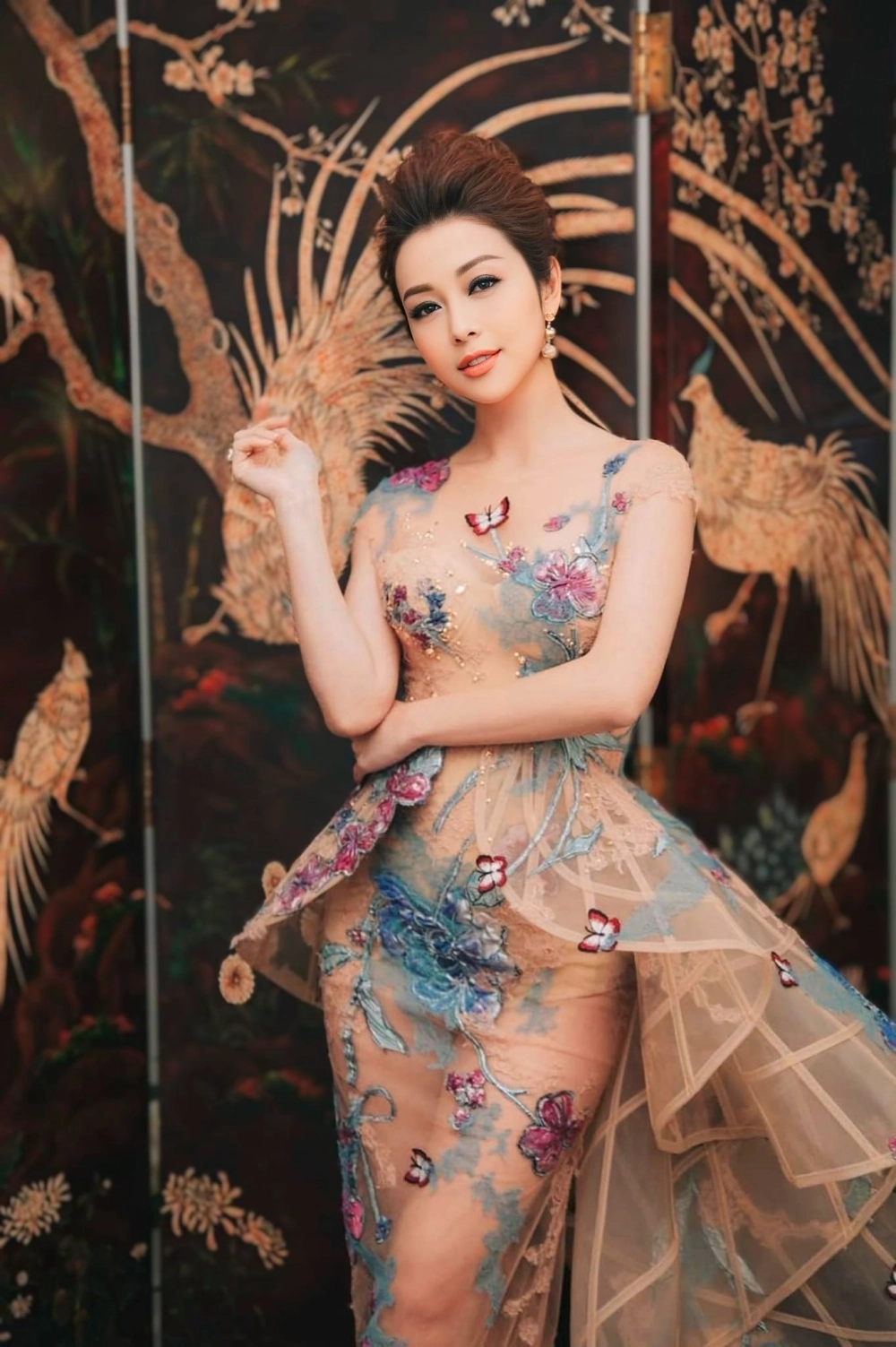 Góc nhìn đời thường trong tiểu sử Jennifer Phạm