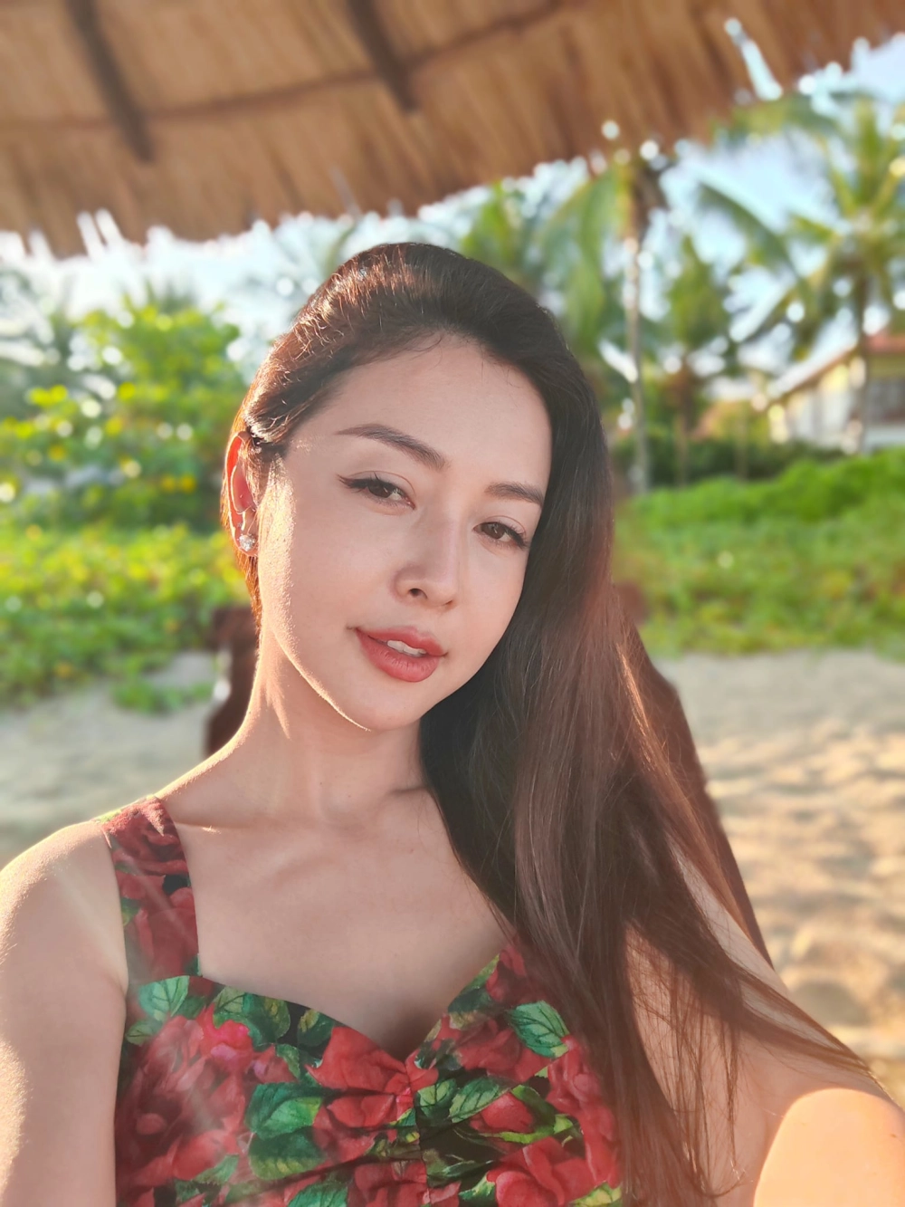 Phong cách trẻ trung của Jeanette Pham ngoài đời