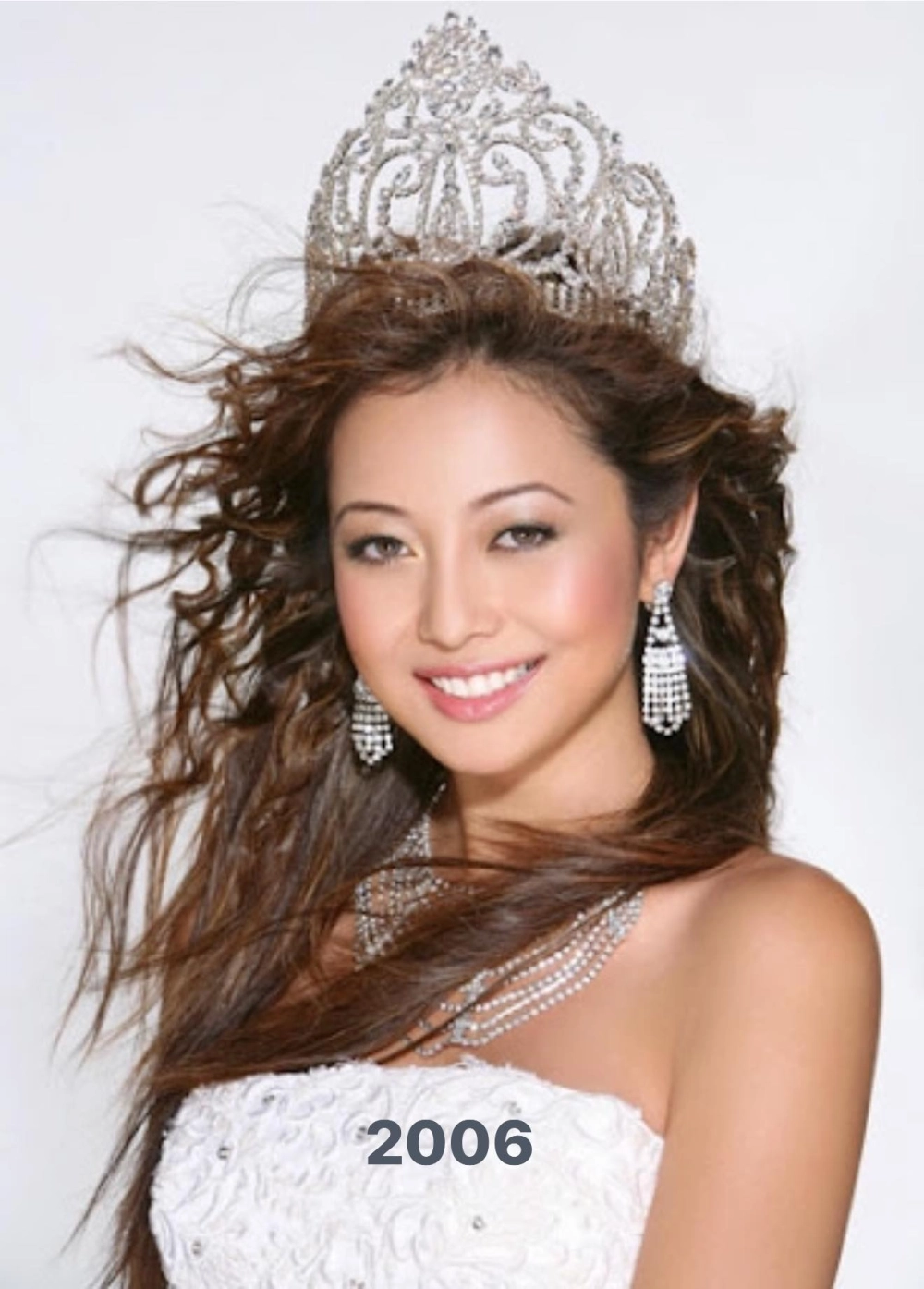 Góc chụp gây bàn luận trên Jennifer Phạm voz