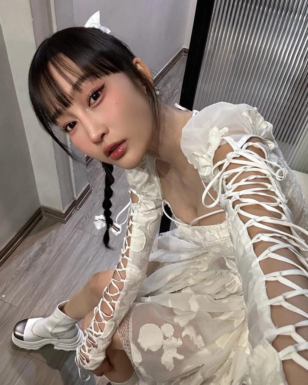 Ảnh toàn thân tôn phong cách gây chú ý Juky San chiều cao