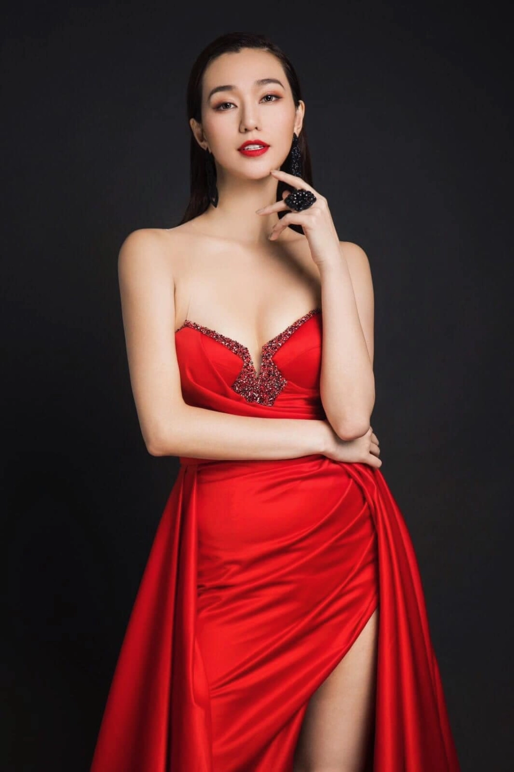 Ảnh toàn thân tôn dáng của Khánh My cao bao nhiêu