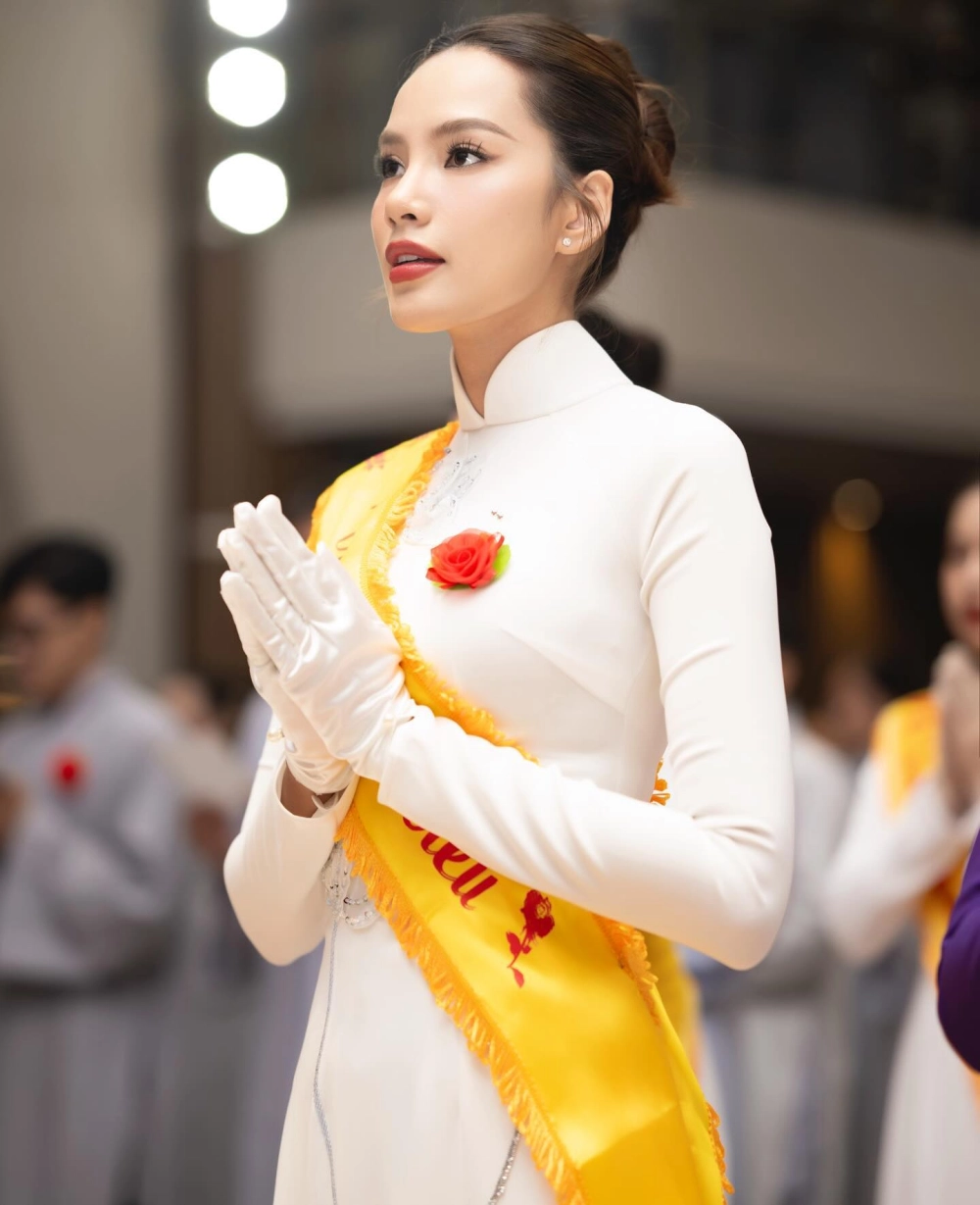 Chiều cao thật sự của hoa hậu Lê Hoàng Phương cao bao nhiêu khiến fan bất ngờ