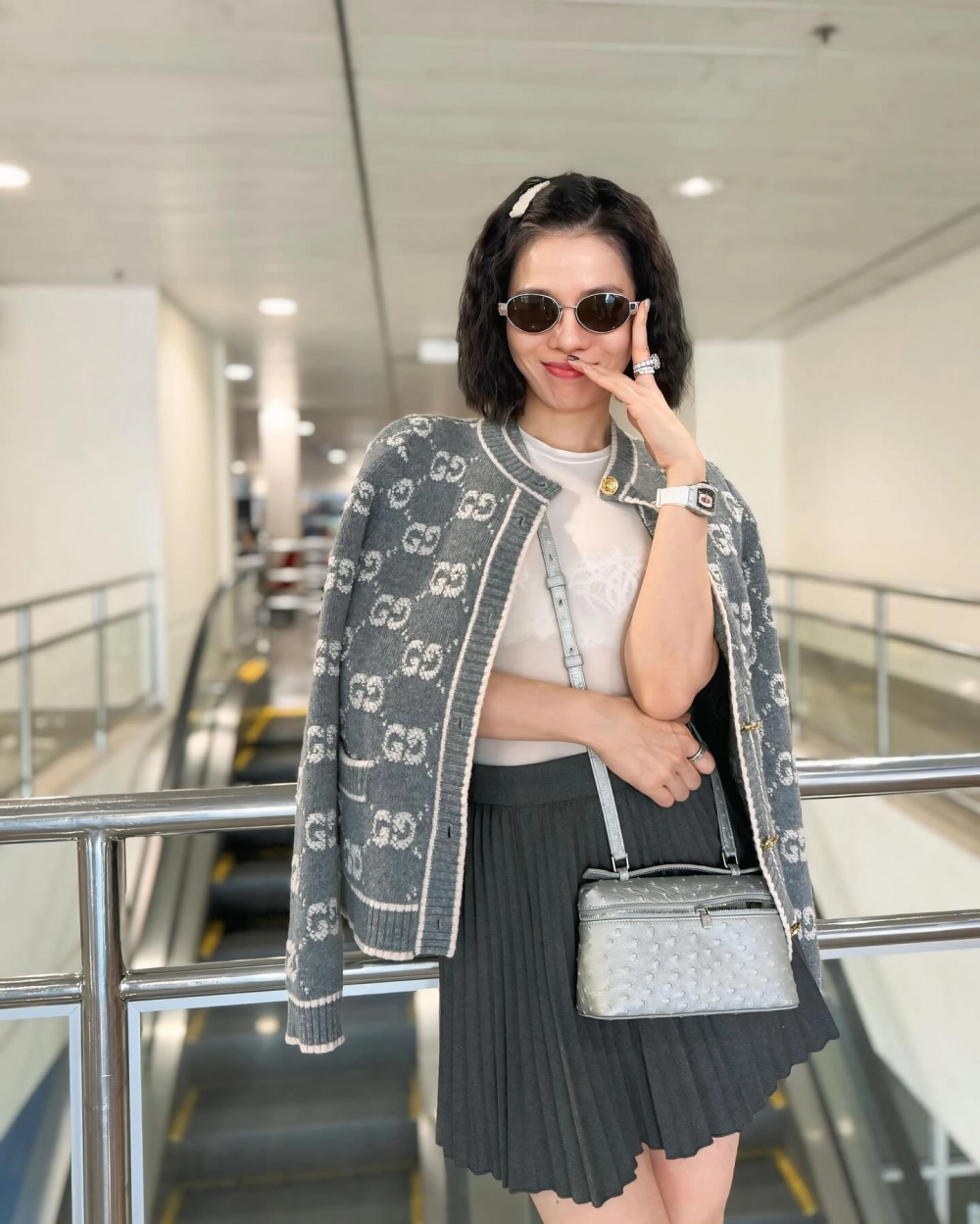 Bìa album sang trọng, đầy cảm xúc của album Lệ Quyên