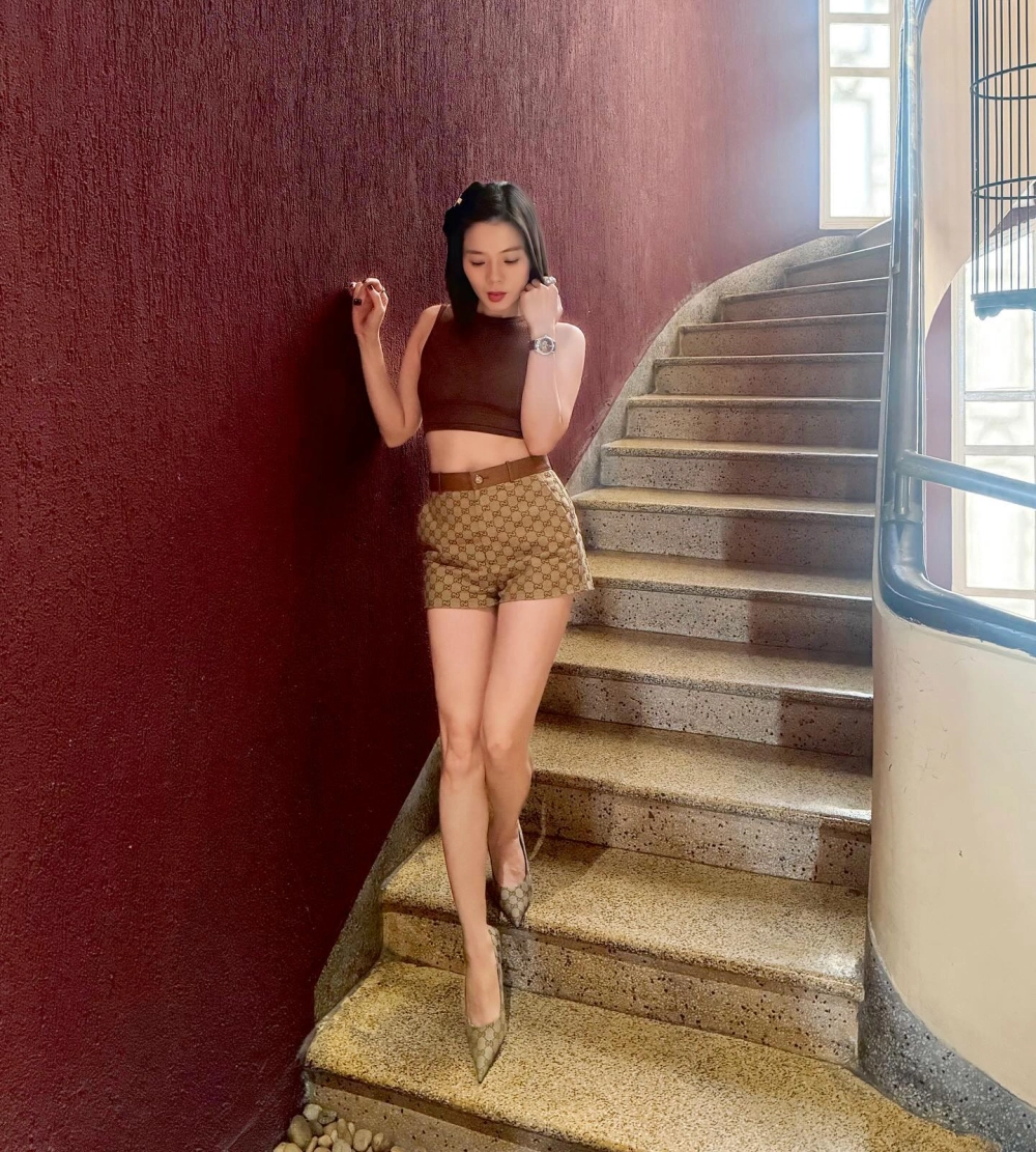 Câu hỏi ai cũng tò mò về Lệ Quyên bao nhiêu tuổi