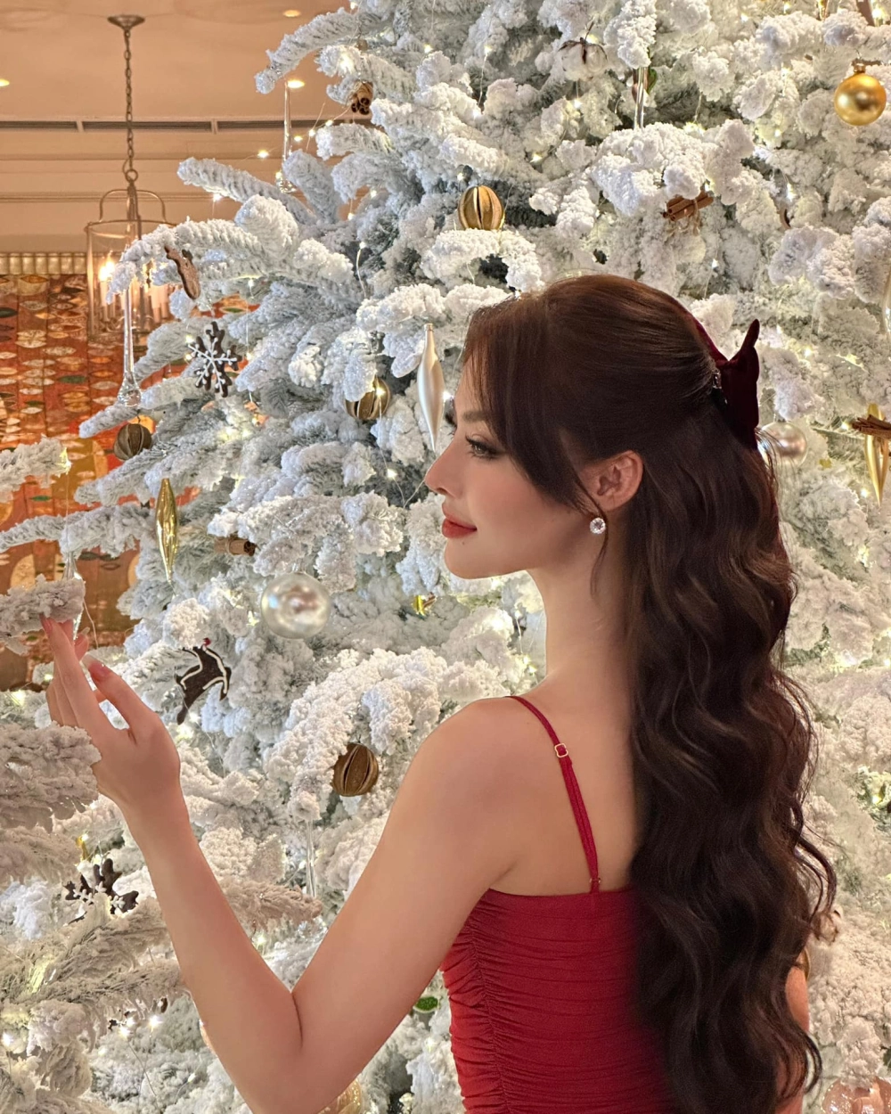 Phong cách đầy cá tính của Lona Kieu Loan rap