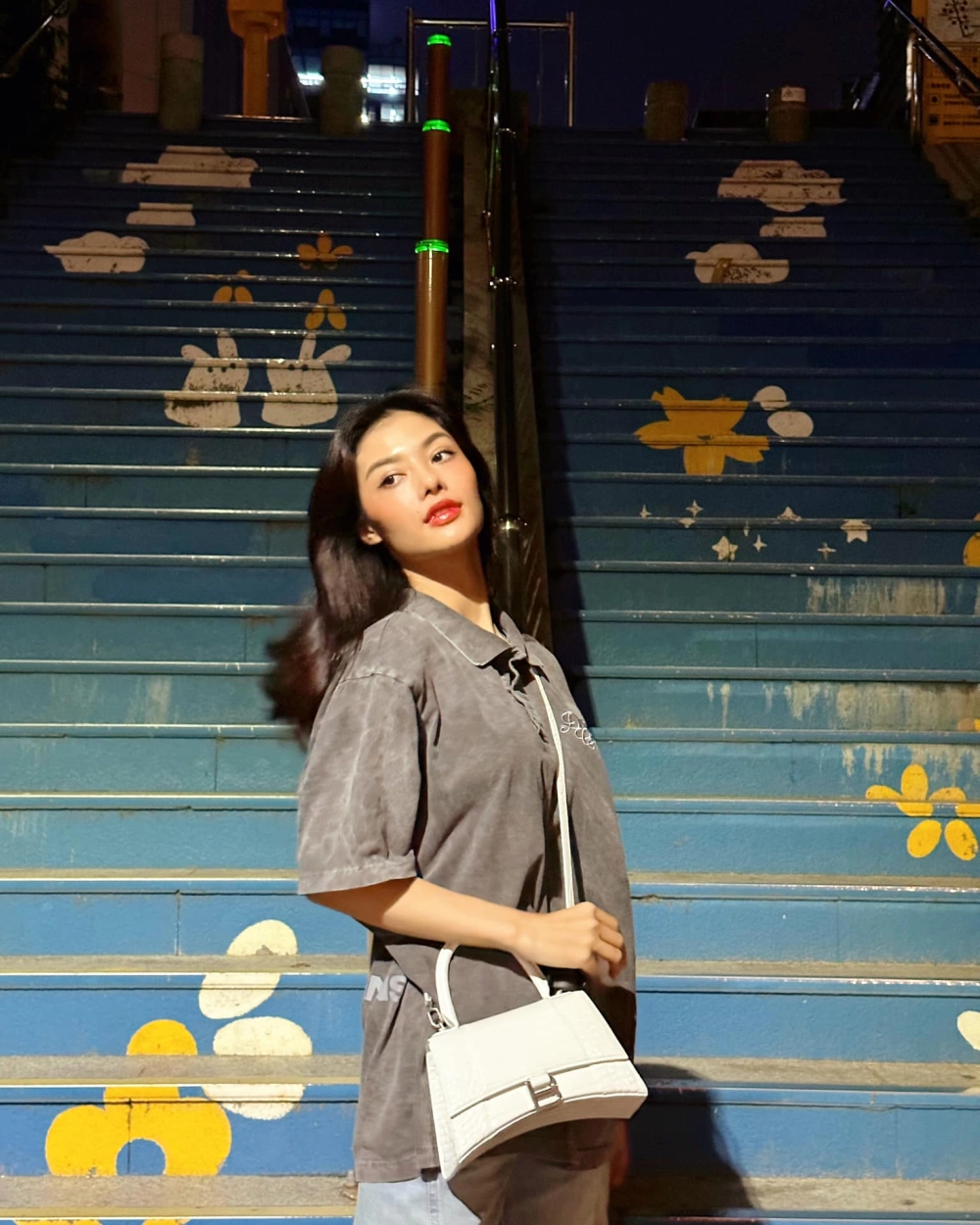 Ảnh trình diễn ấn tượng của ca sĩ Lona Kiều Loan