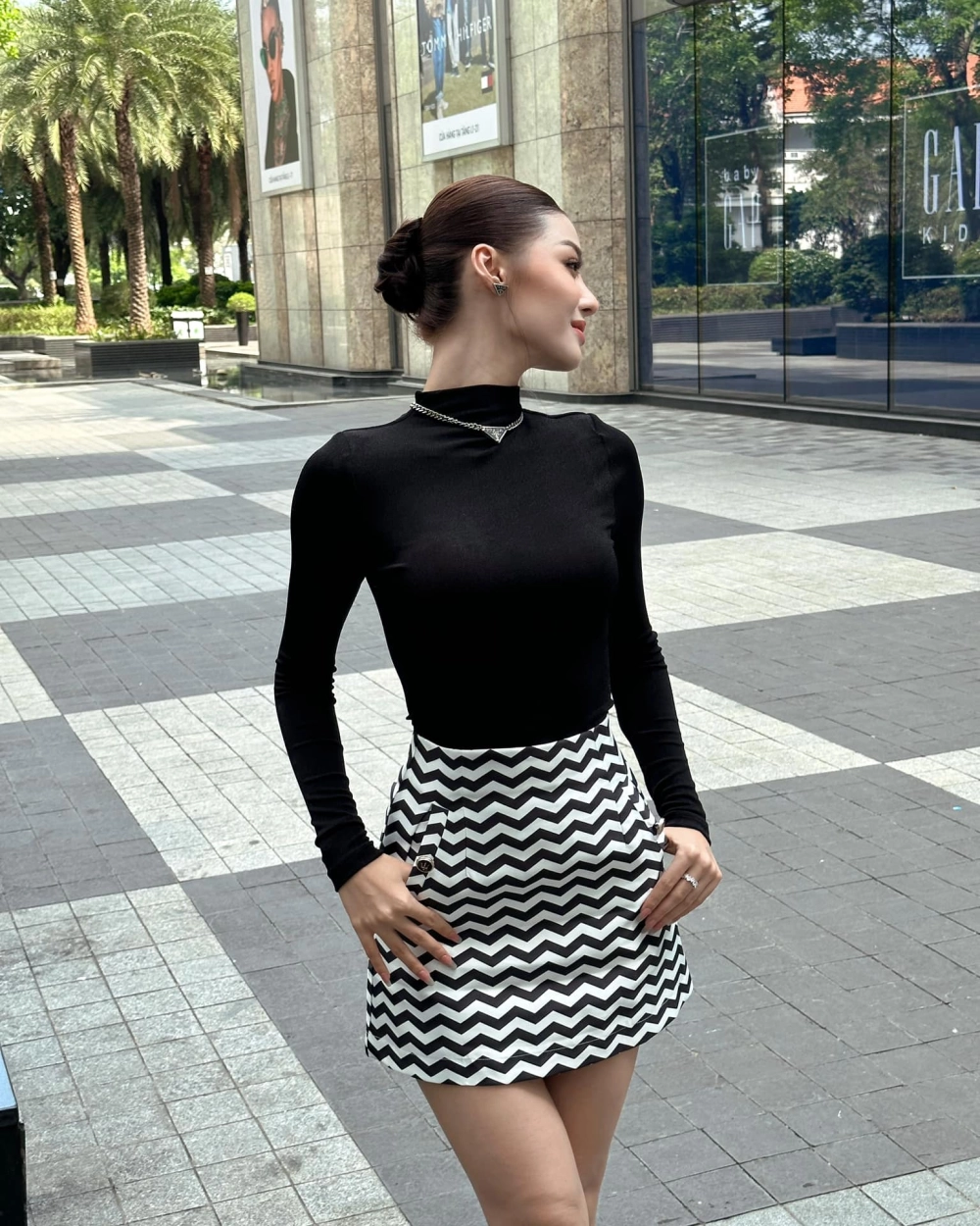 Thần thái bùng nổ sân khấu của Lona Kiều Loan rap