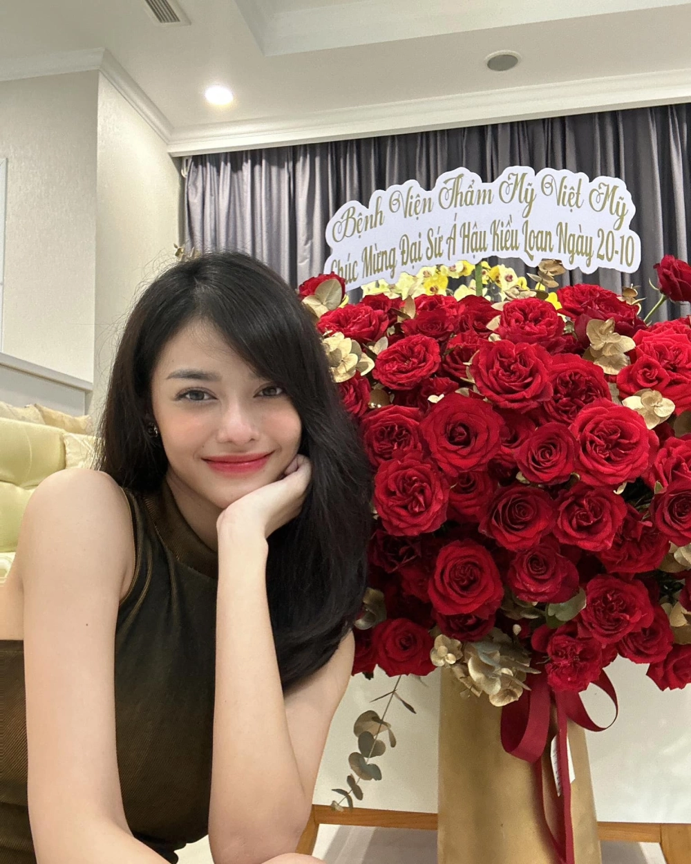 Phong cách đầy cá tính của Lona Kieu Loan rap