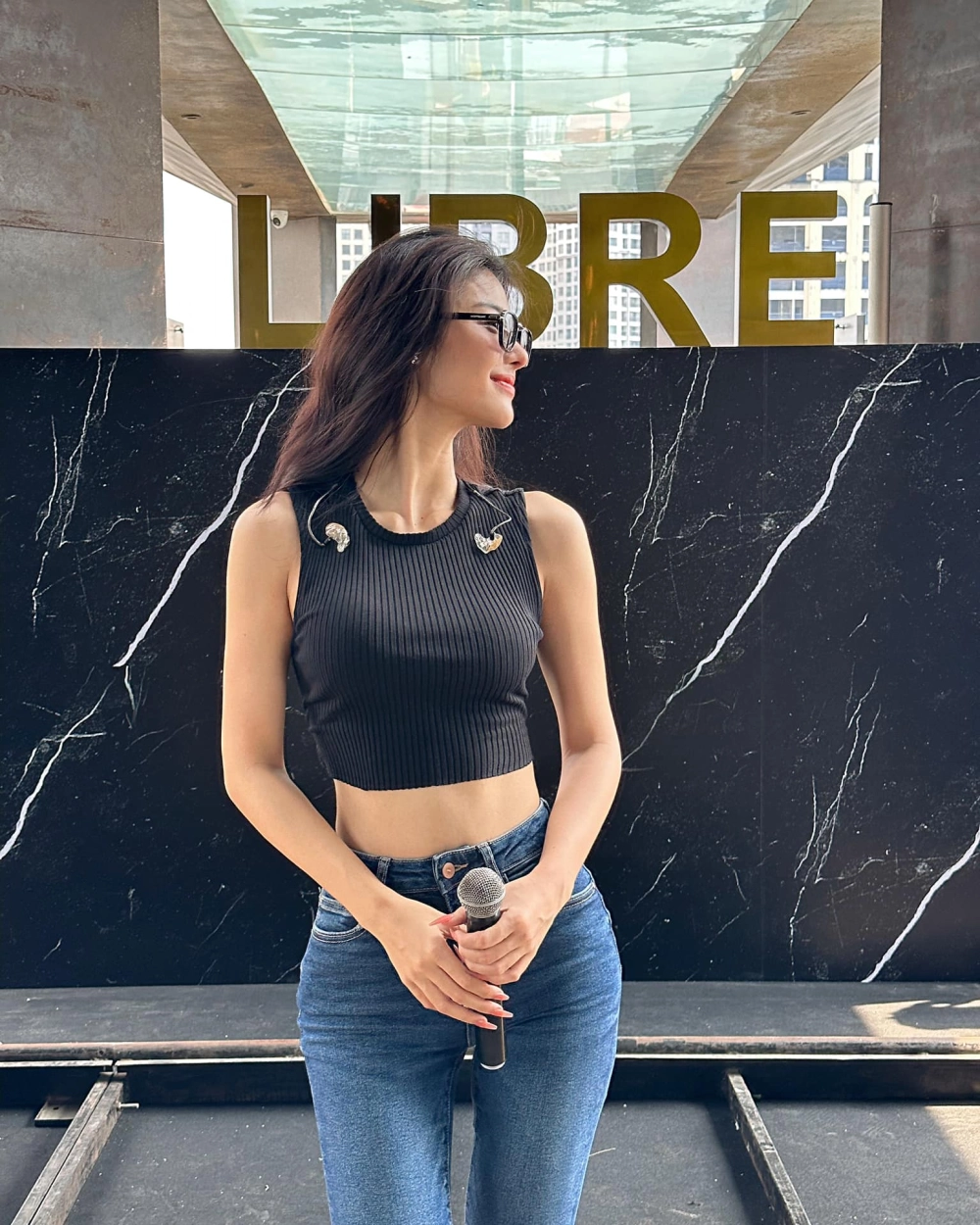 Bức ảnh khiến fan bàn luận Lona Kiều Loan cao bao nhiêu