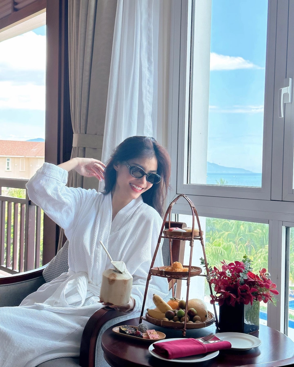 Hình ảnh nổi bật từ các sản phẩm Lona Kiều Loan MV