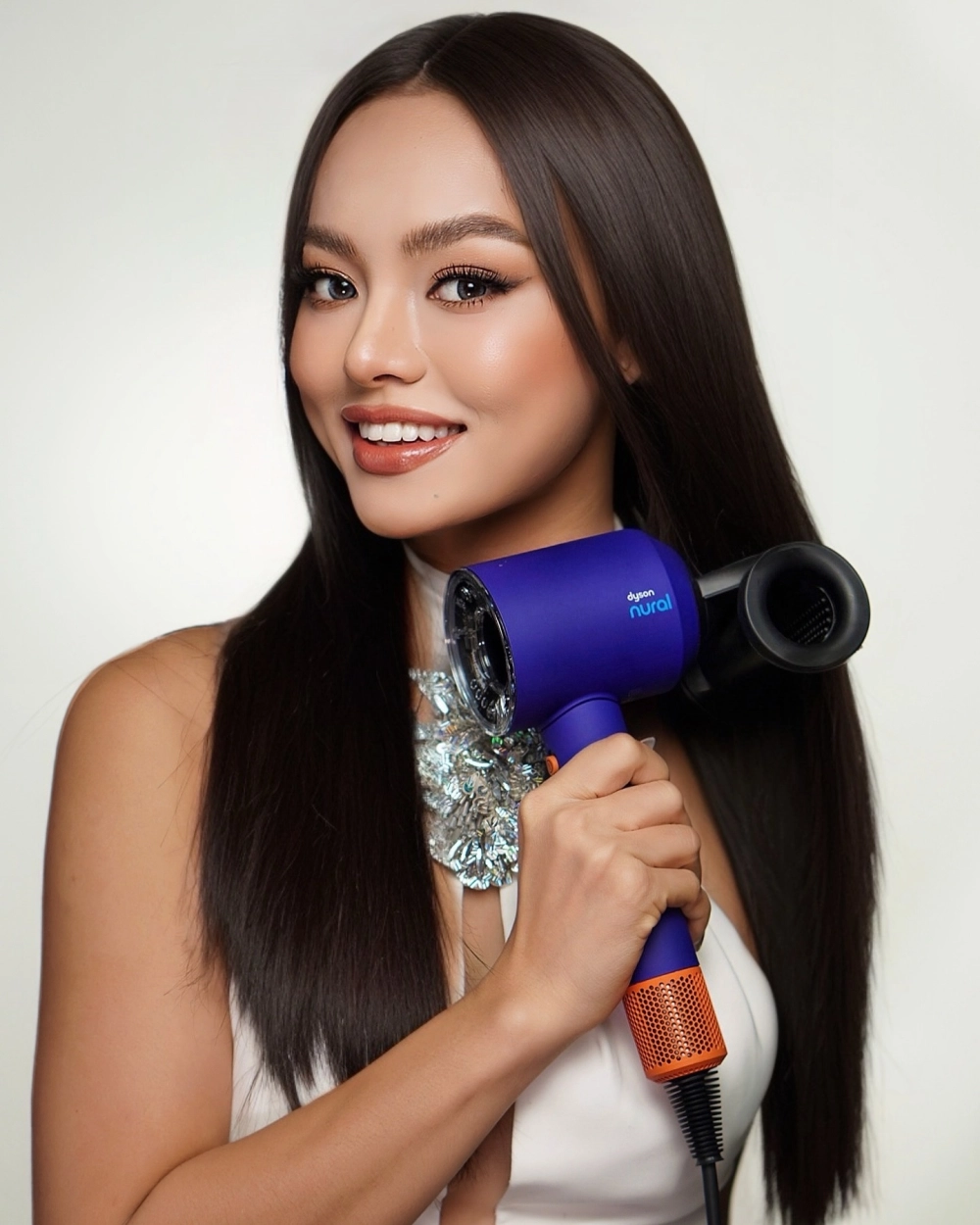 Thần thái catwalk mạnh mẽ tại Mai Ngô hoa hậu hoàn vũ