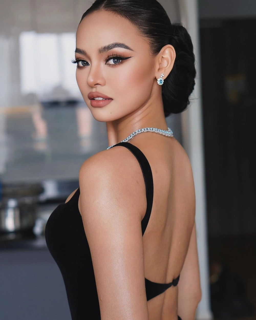 Góc nghiêng thần thái khiến fan hỏi Mai Ngô bao nhiêu tuổi