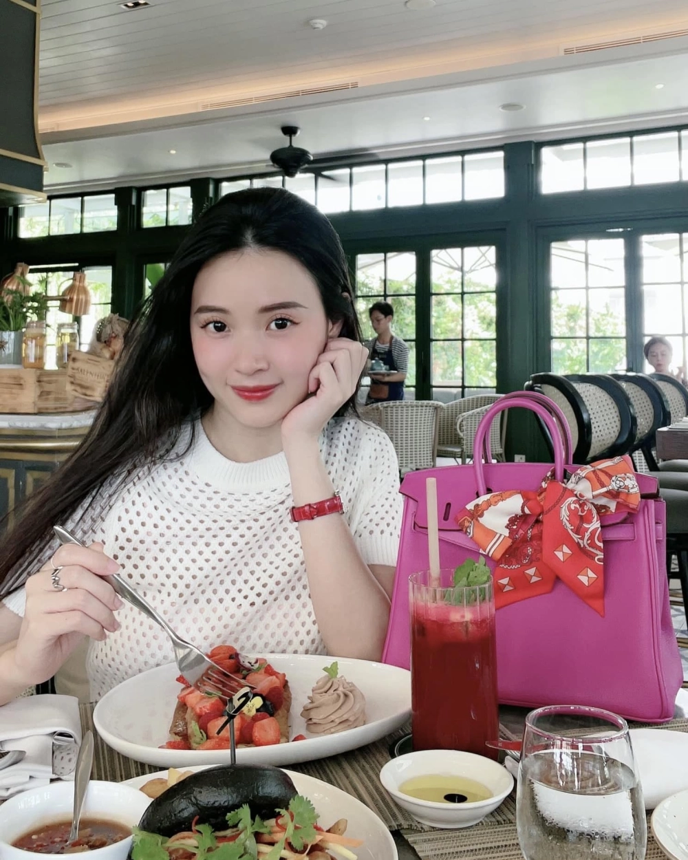 Ảnh trang phục học đường phục vụ nội dung Midu học trường nào