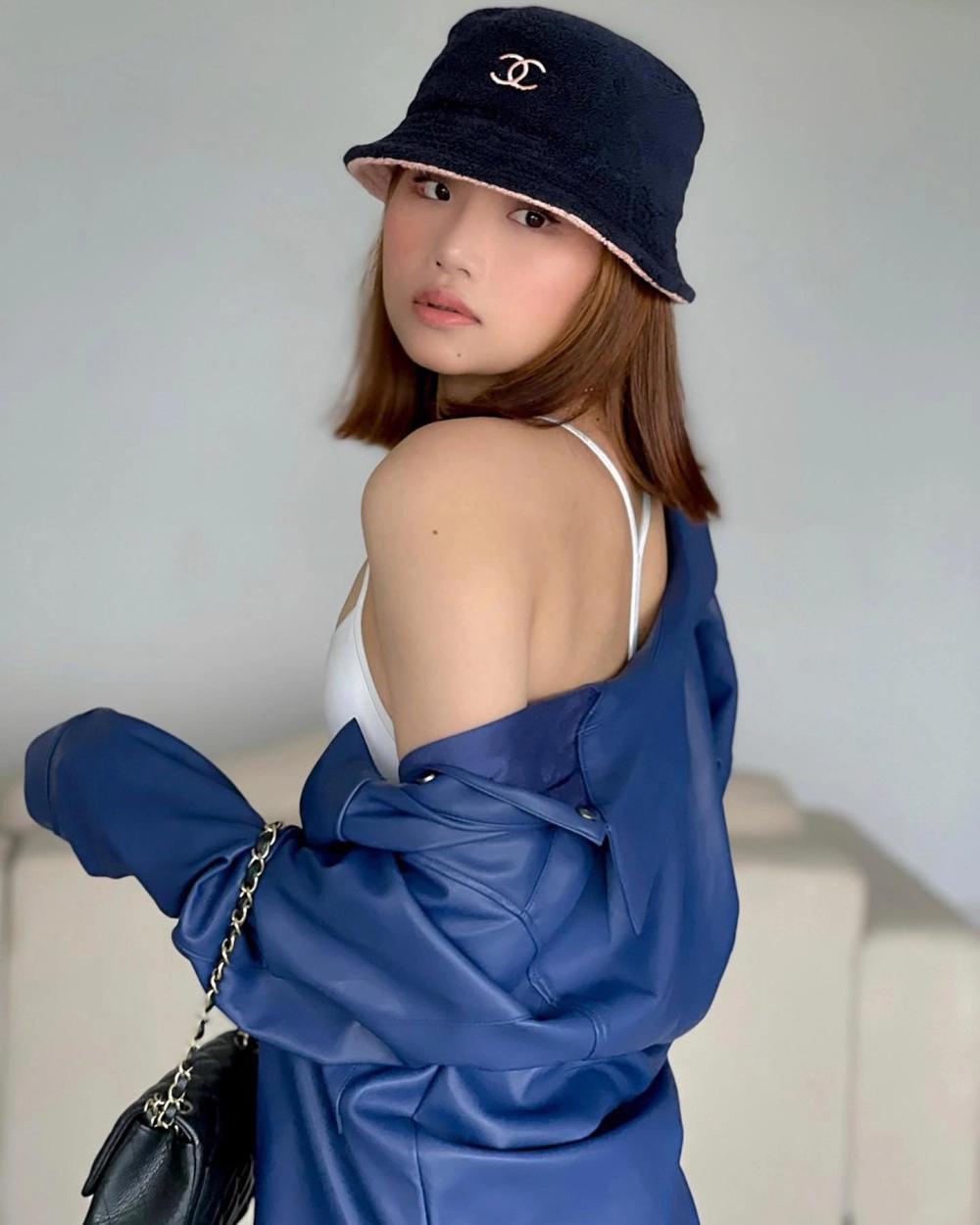 Dễ ngân nga theo còn tuổi nào cho em karaoke Miu Lê