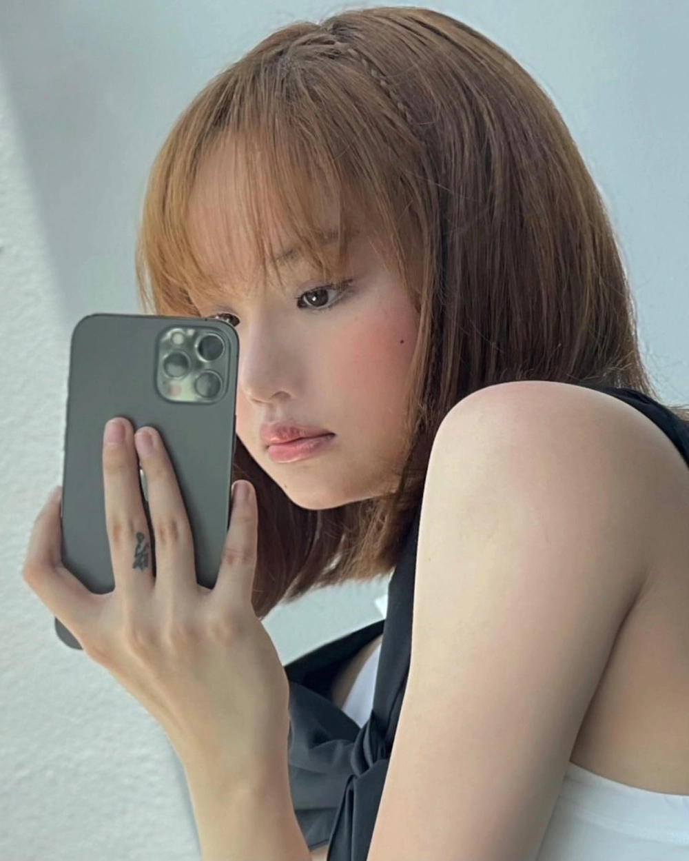 MV cảm xúc trong giá như cô ấy chưa xuất hiện Miu Lê