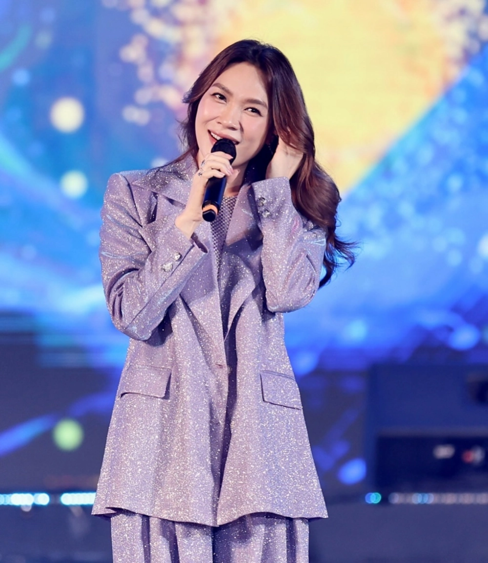 Ảnh bìa đơn giản mà cuốn hút từ bản Mỹ Tâm mp3